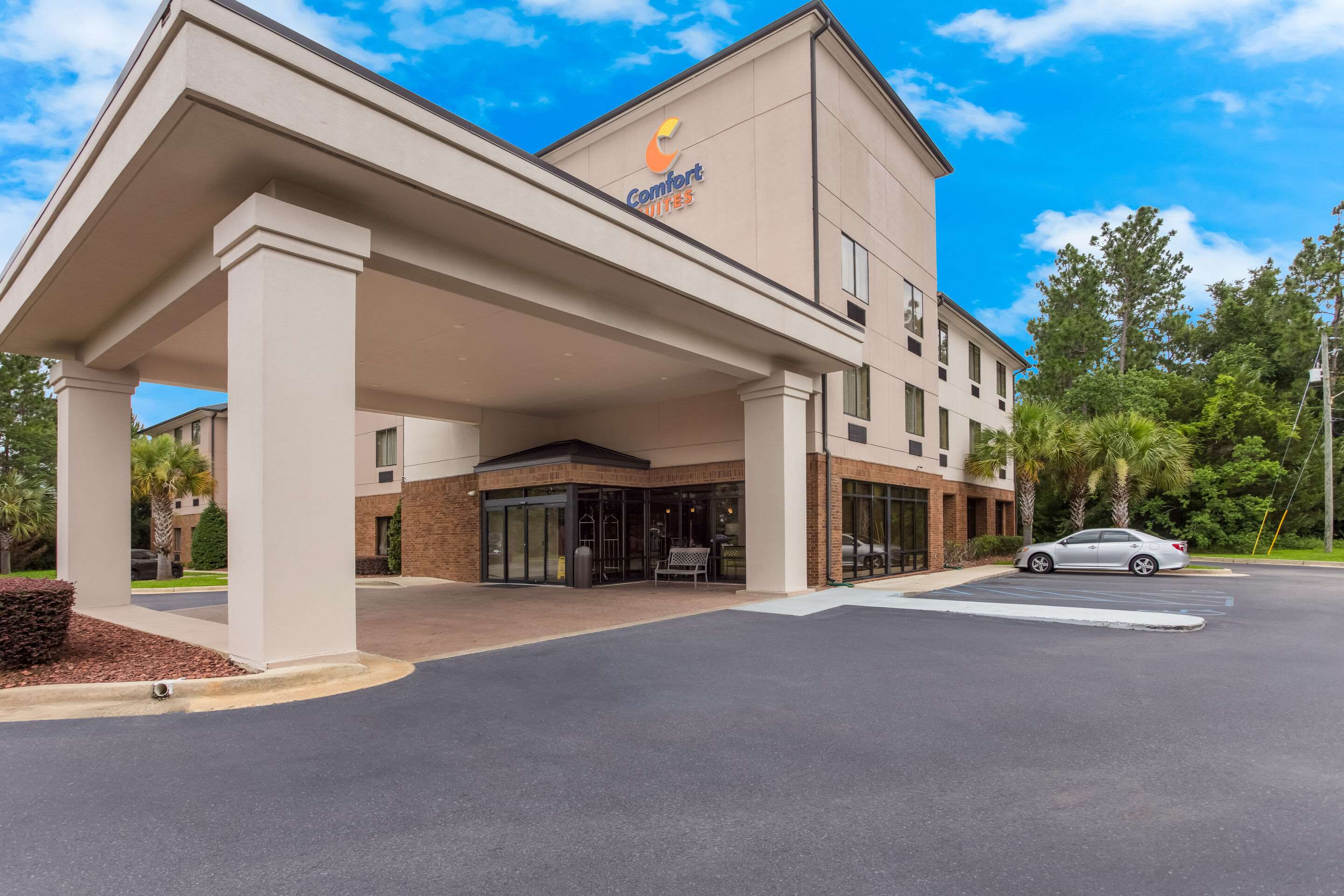 Hotel exterior | Comfort Suites North Mobile