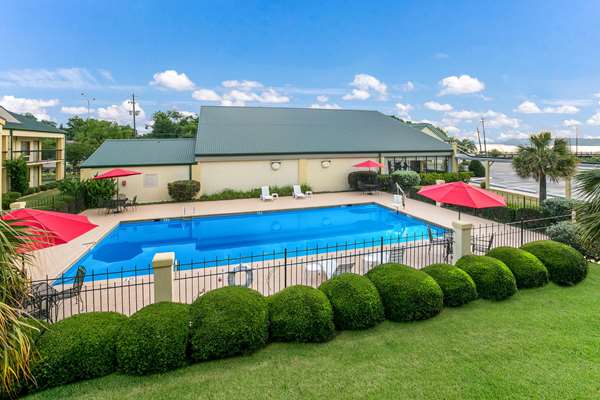 Pool - Quality Inn & Suites Eufaula