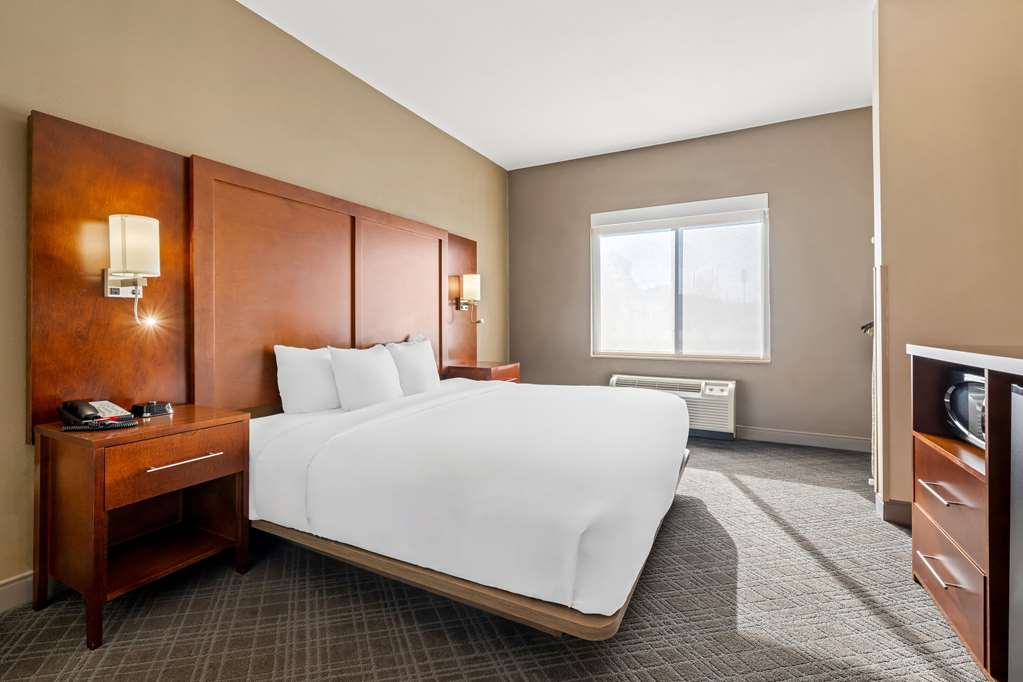 COMFORT SUITES CULLMAN I-65 EXIT 31-guestroom-Guest Room,Suite,On-Site.jpg