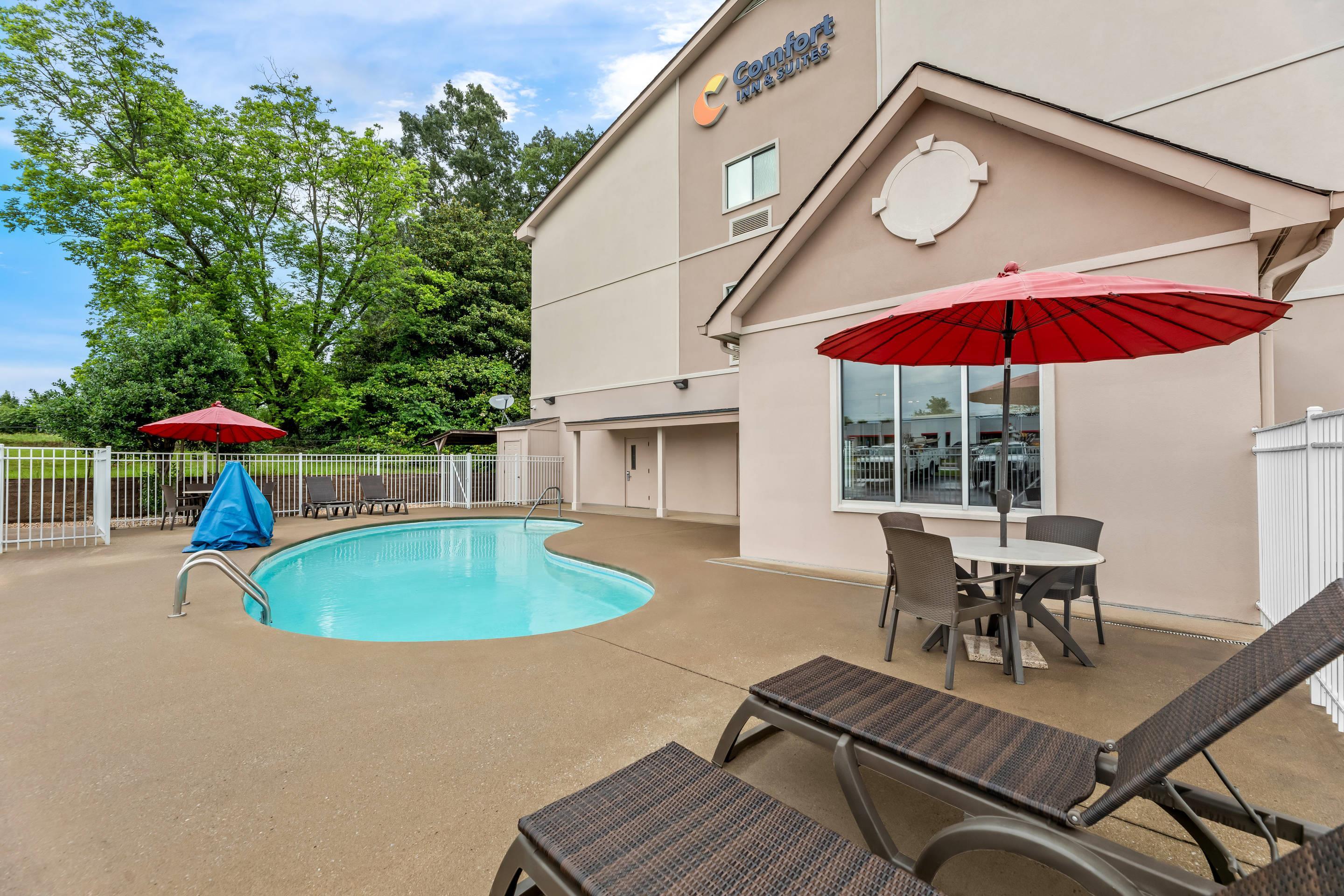 Outdoor pool | Comfort Inn & Suites Tuscumbia - Muscle Shoals