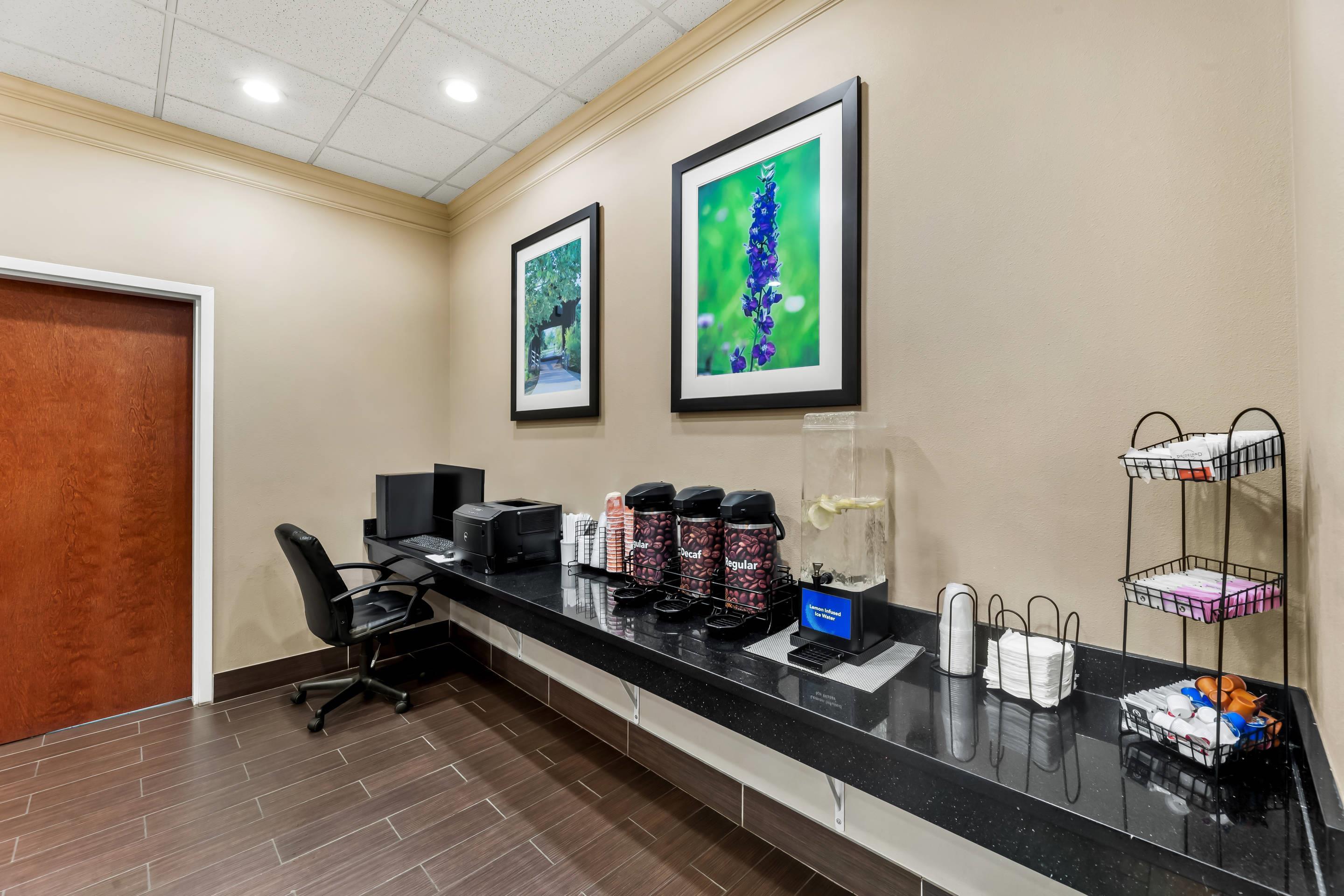 Business center | Comfort Inn & Suites Tuscumbia - Muscle Shoals