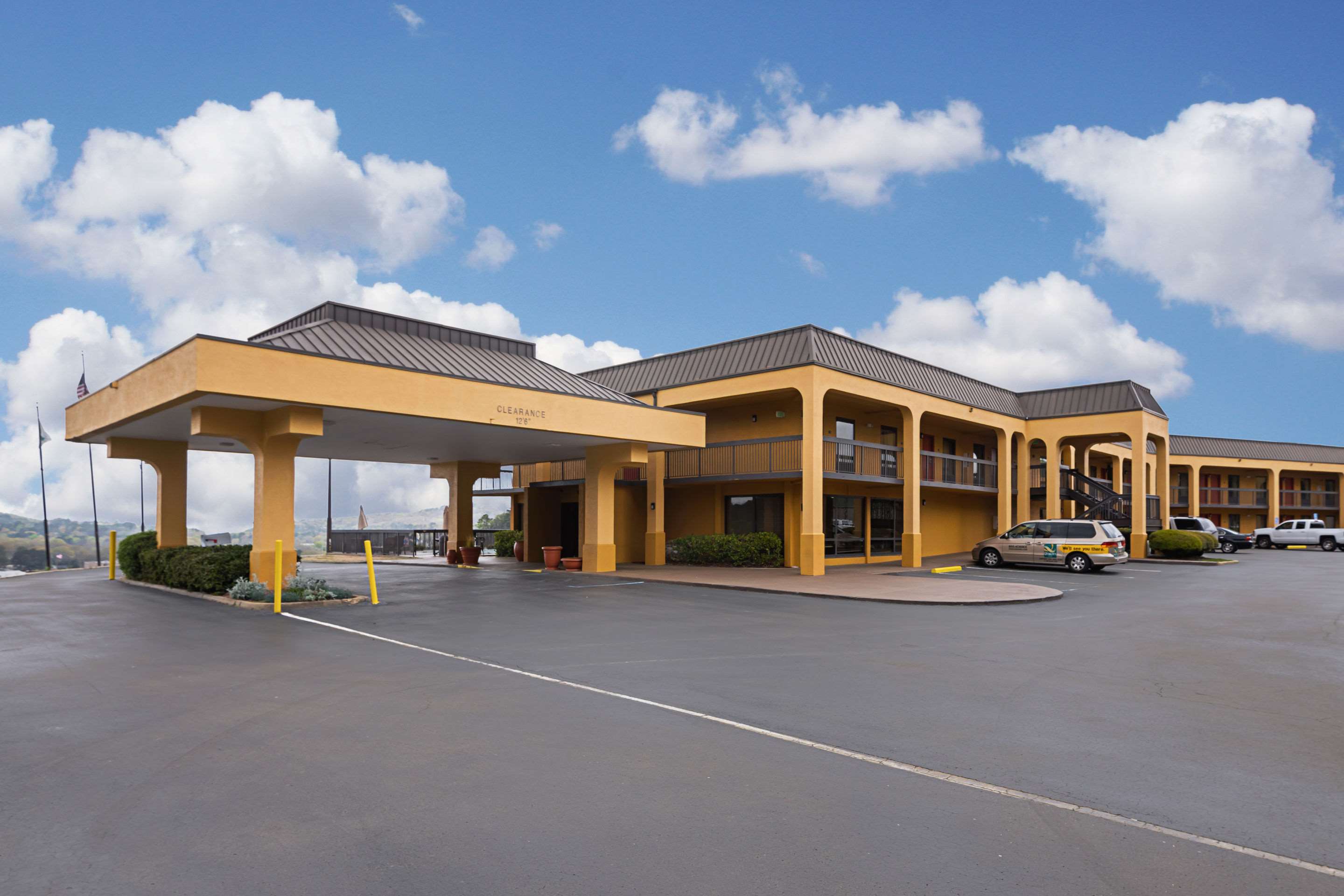 Hotel exterior | Quality Inn Airport - Southeast