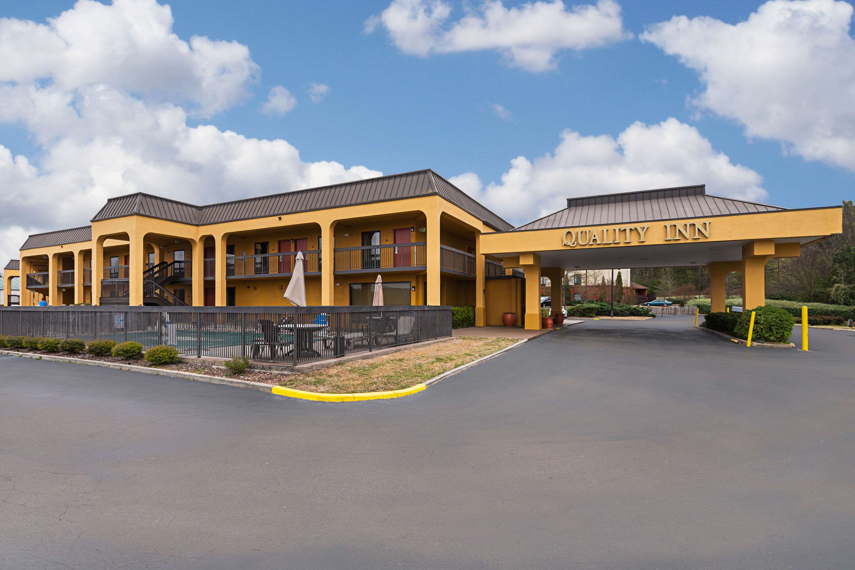 Hotel exterior | Quality Inn Airport - Southeast