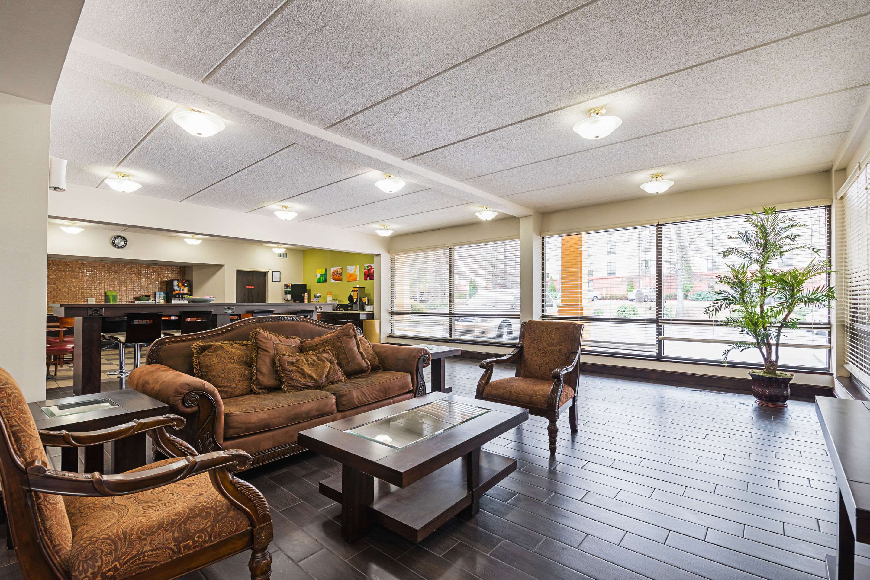 Spacious lobby with sitting area | Quality Inn Airport - Southeast