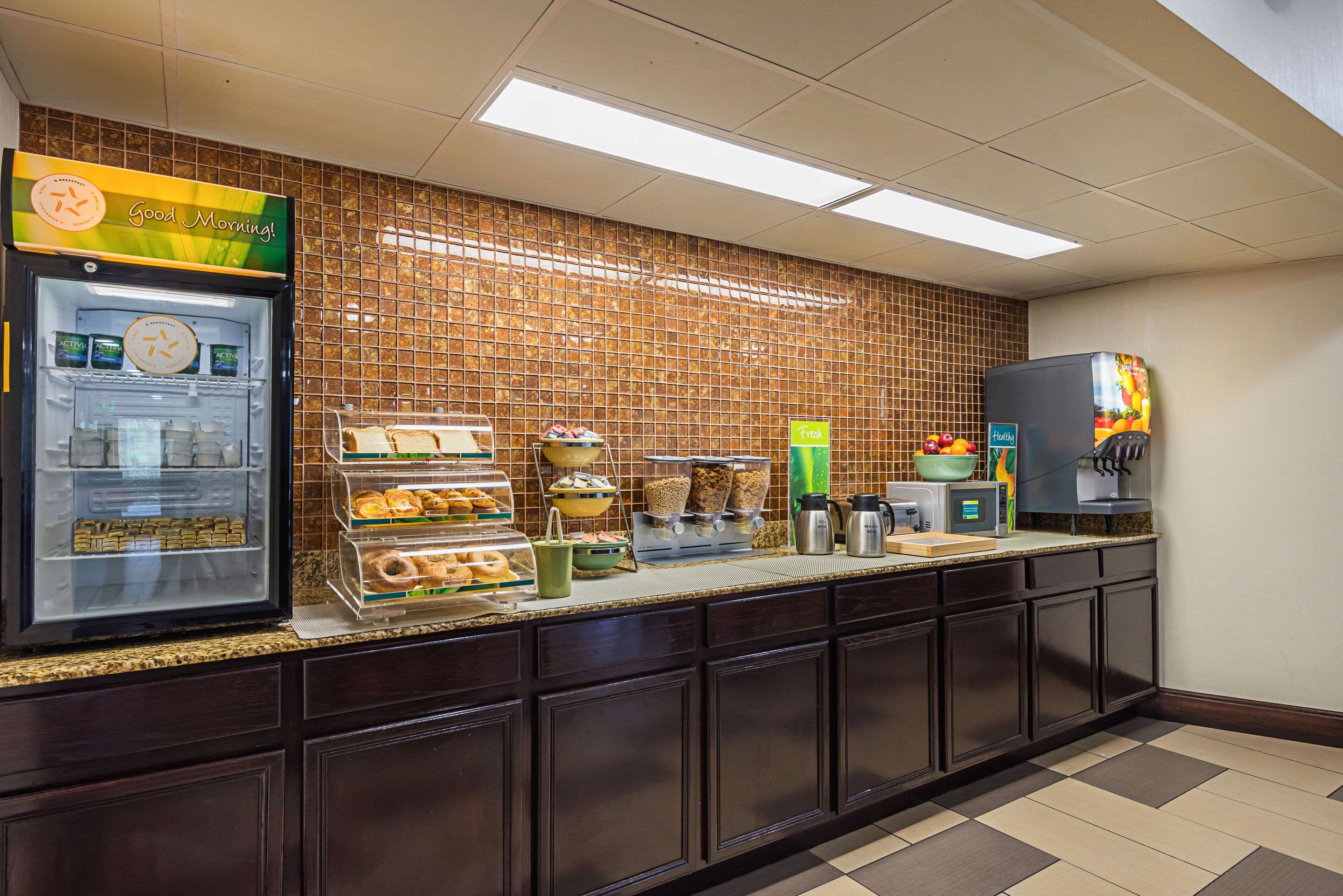 Breakfast area | Quality Inn Airport - Southeast