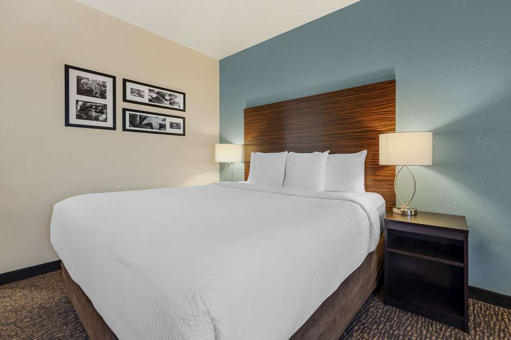 SLEEP INN AND SUITES HUNTSVILLE NEA-guestroom-Guest Room,On-Site.jpg
