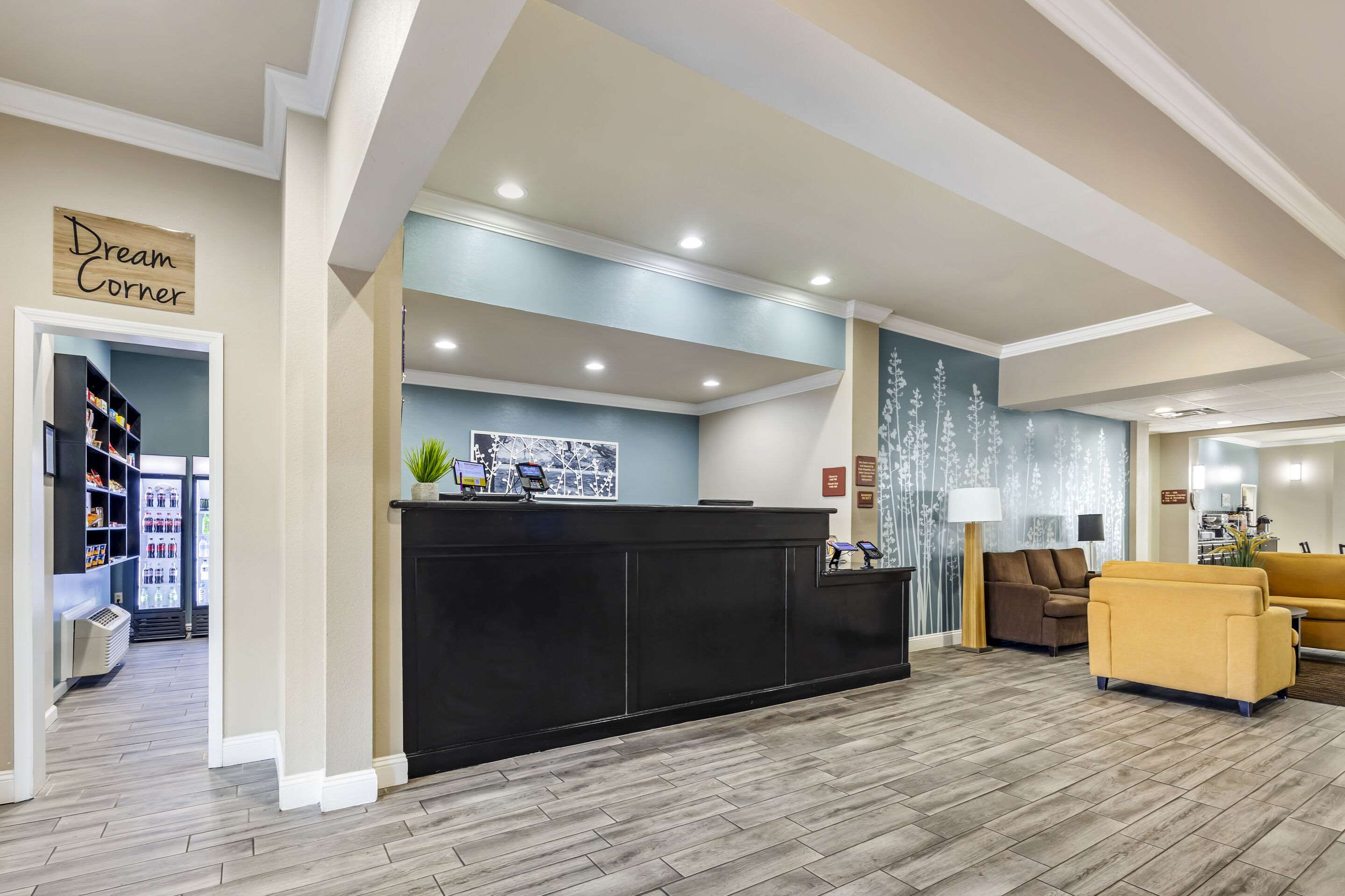 Front desk | Sleep Inn & Suites Huntsville near U.S. Space & Rocket Center