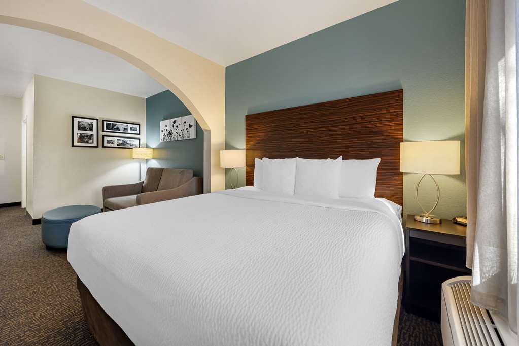 SLEEP INN AND SUITES HUNTSVILLE NEA-guestroom-Guest Room,Suite,On-Site.jpg