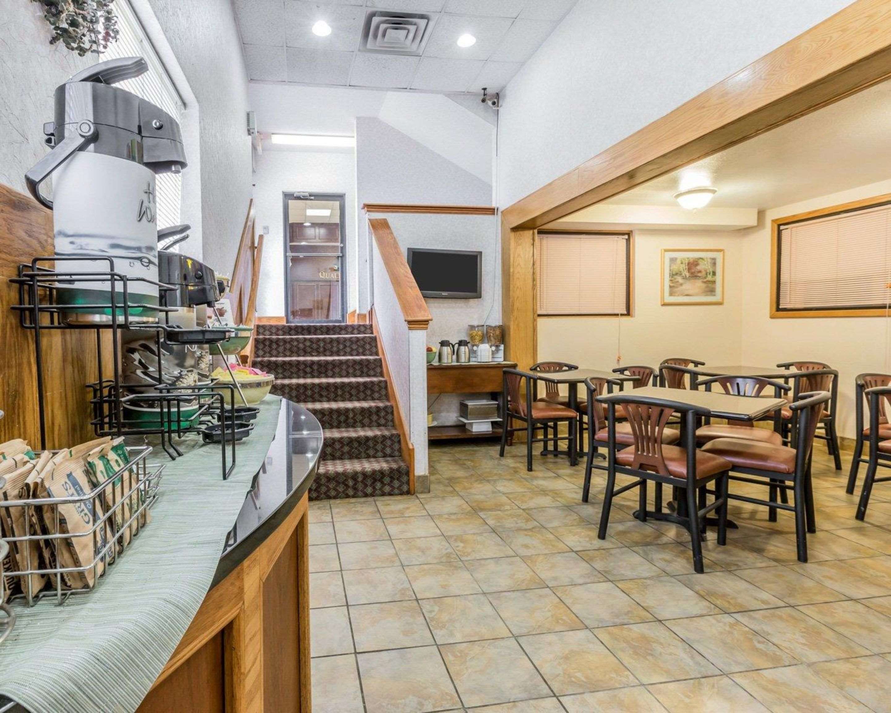 Spacious breakfast area | Quality Inn Pell City I-20 exit 158