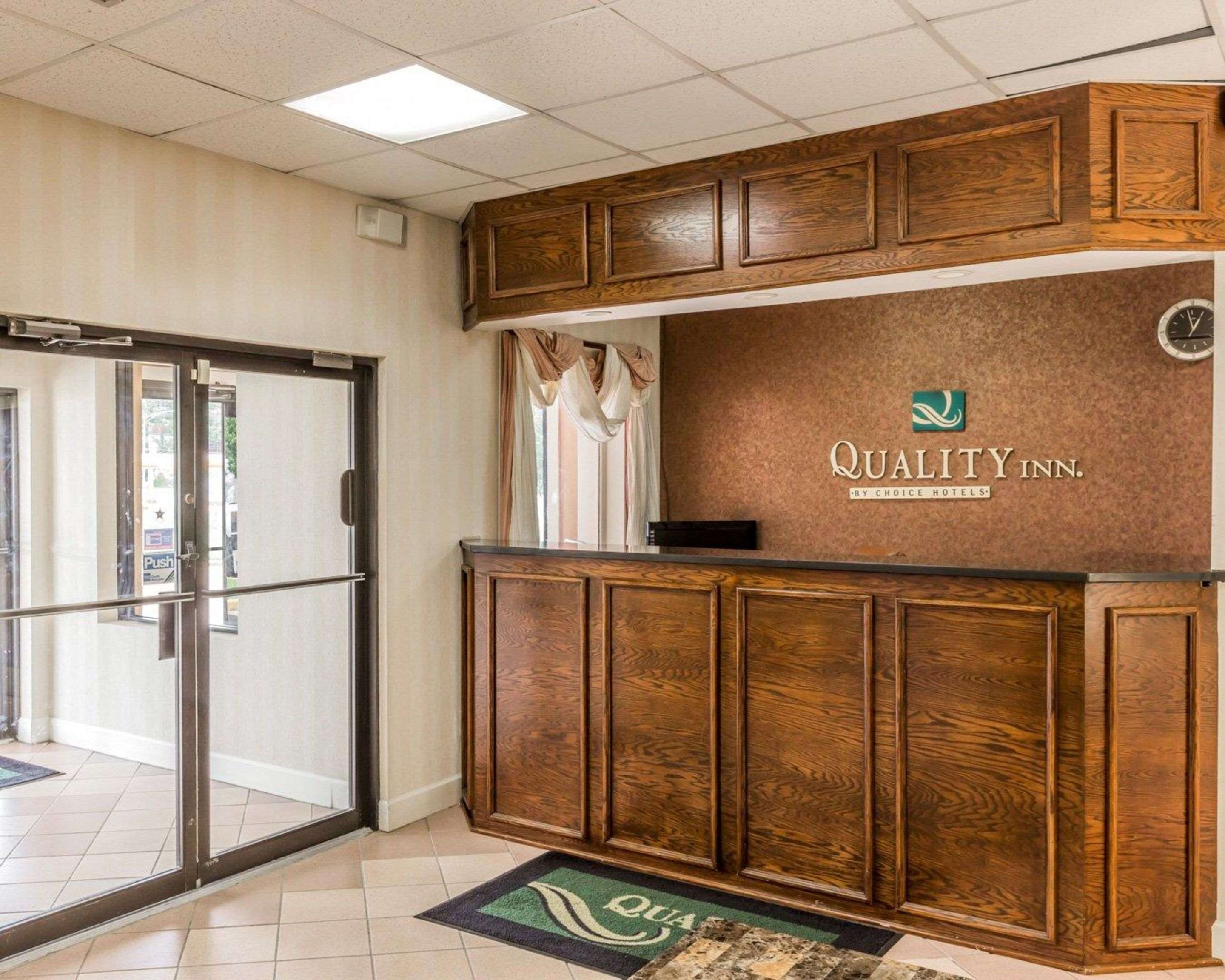 Hotel lobby | Quality Inn Pell City I-20 exit 158