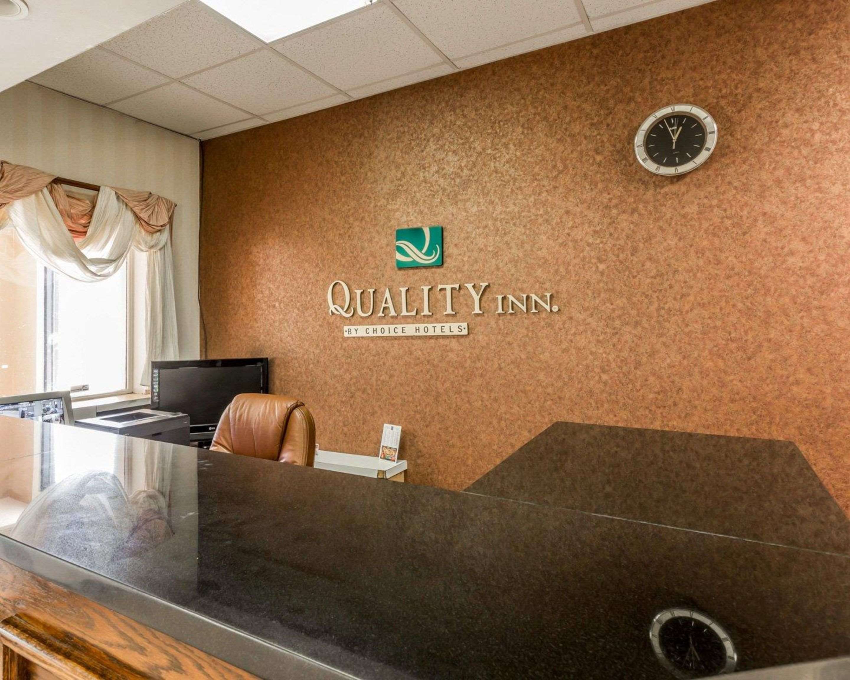 Front desk | Quality Inn Pell City I-20 exit 158