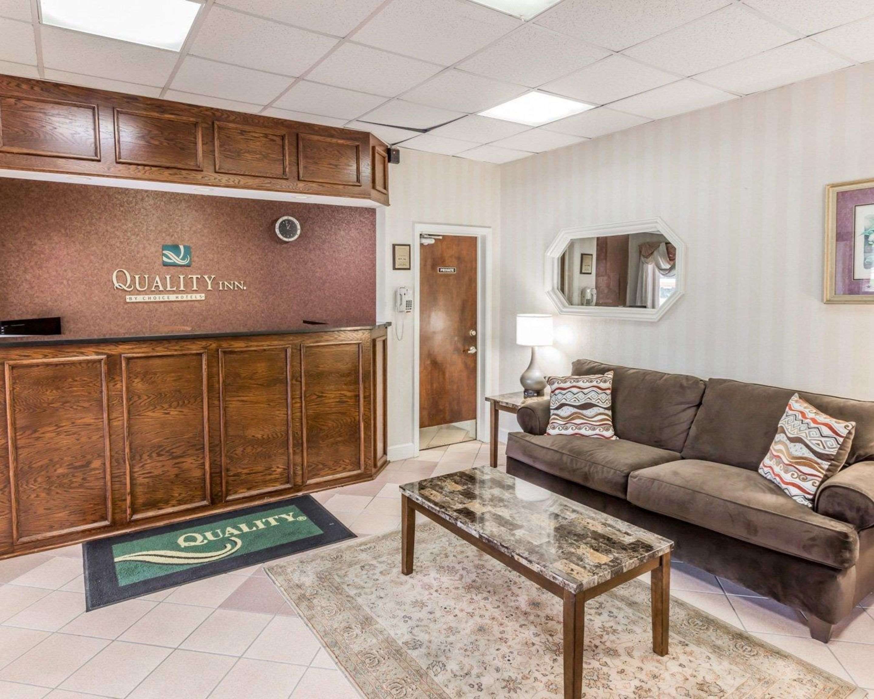 Lobby with sitting area | Quality Inn Pell City I-20 exit 158