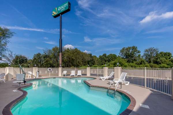 Pool - Quality Inn Athens - I-65, Exit 351