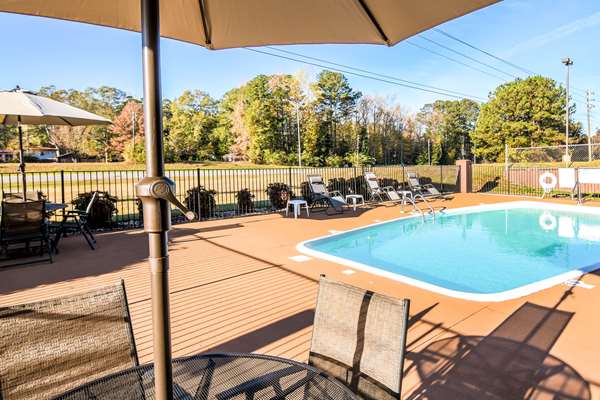 Pool - Quality Inn Alexander City