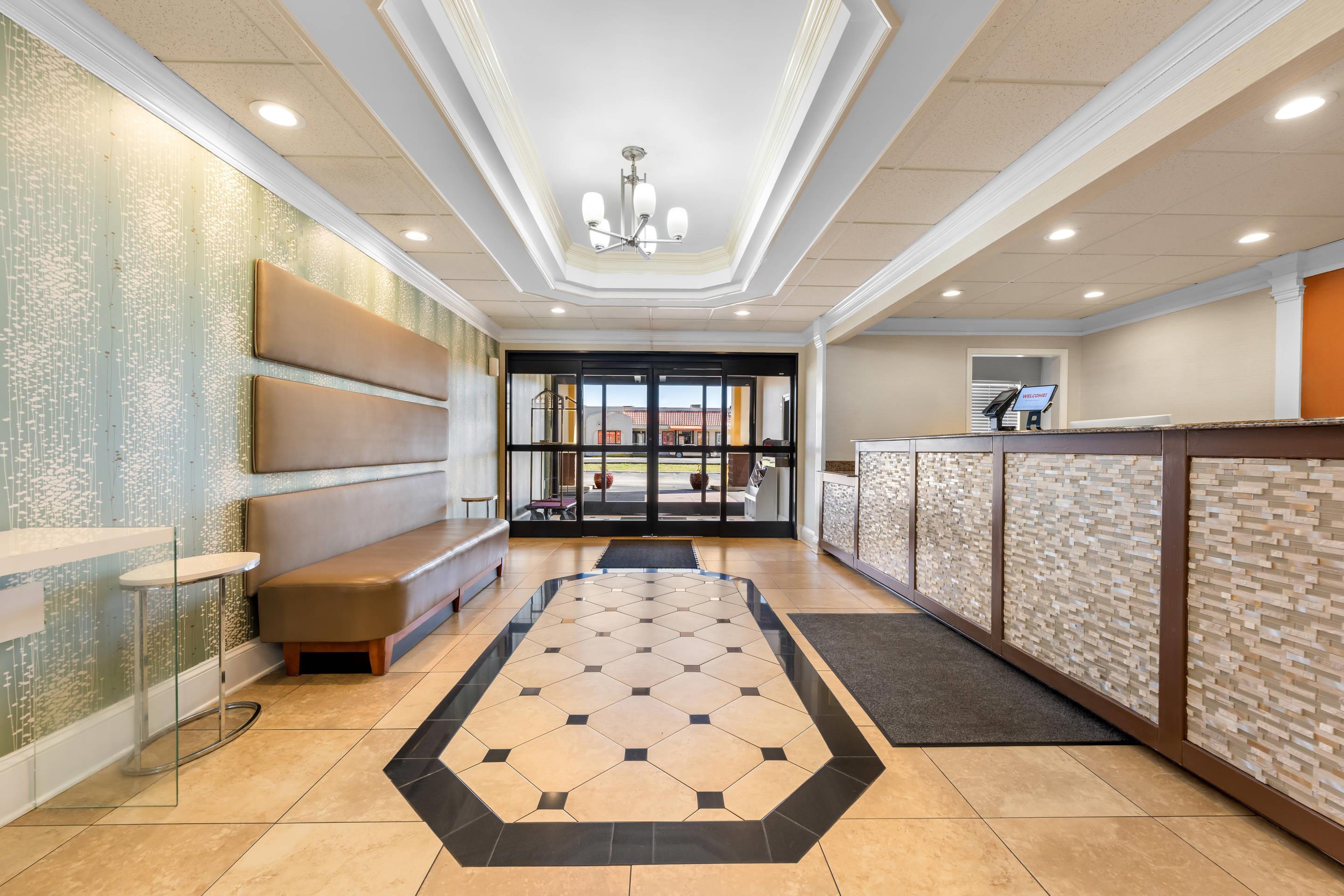 Hotel lobby | Quality Inn Alexander City