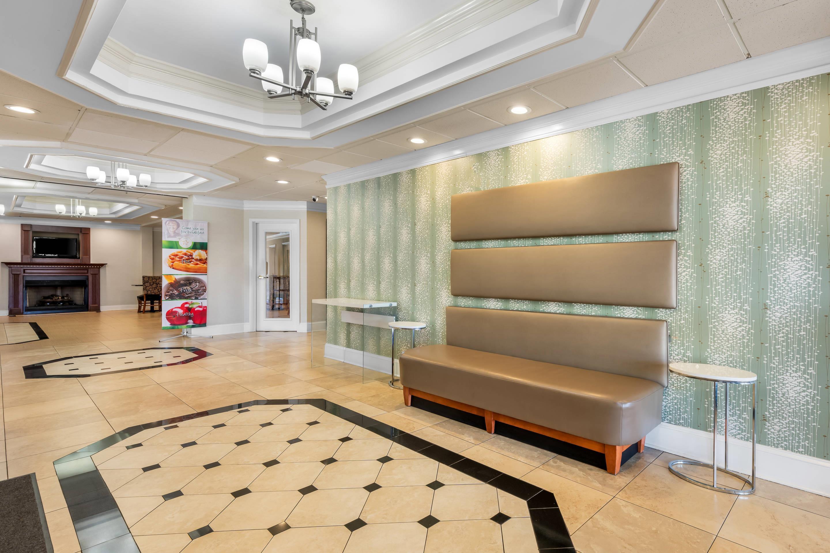 Hotel lobby | Quality Inn Alexander City