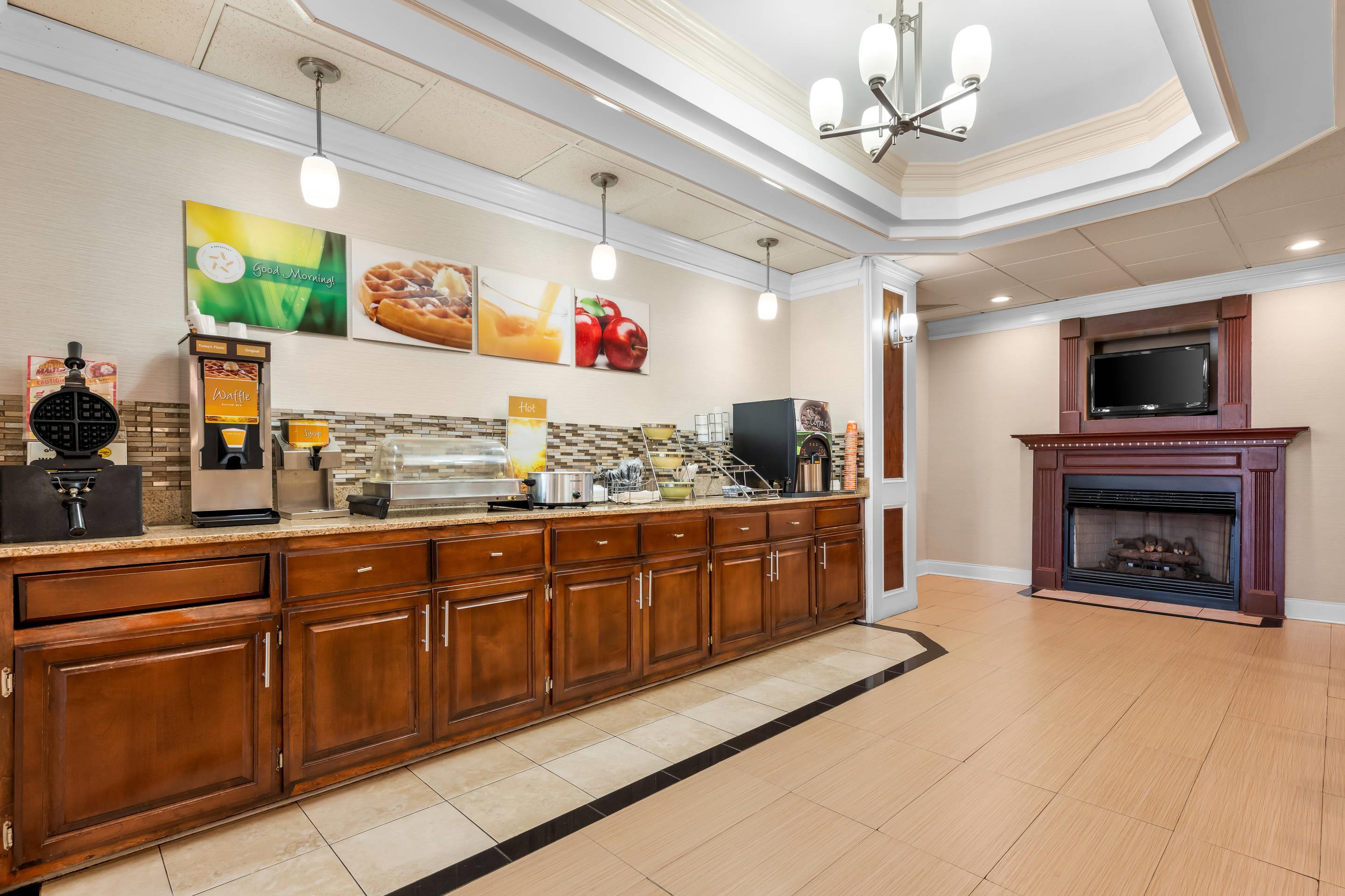 Breakfast area | Quality Inn Alexander City