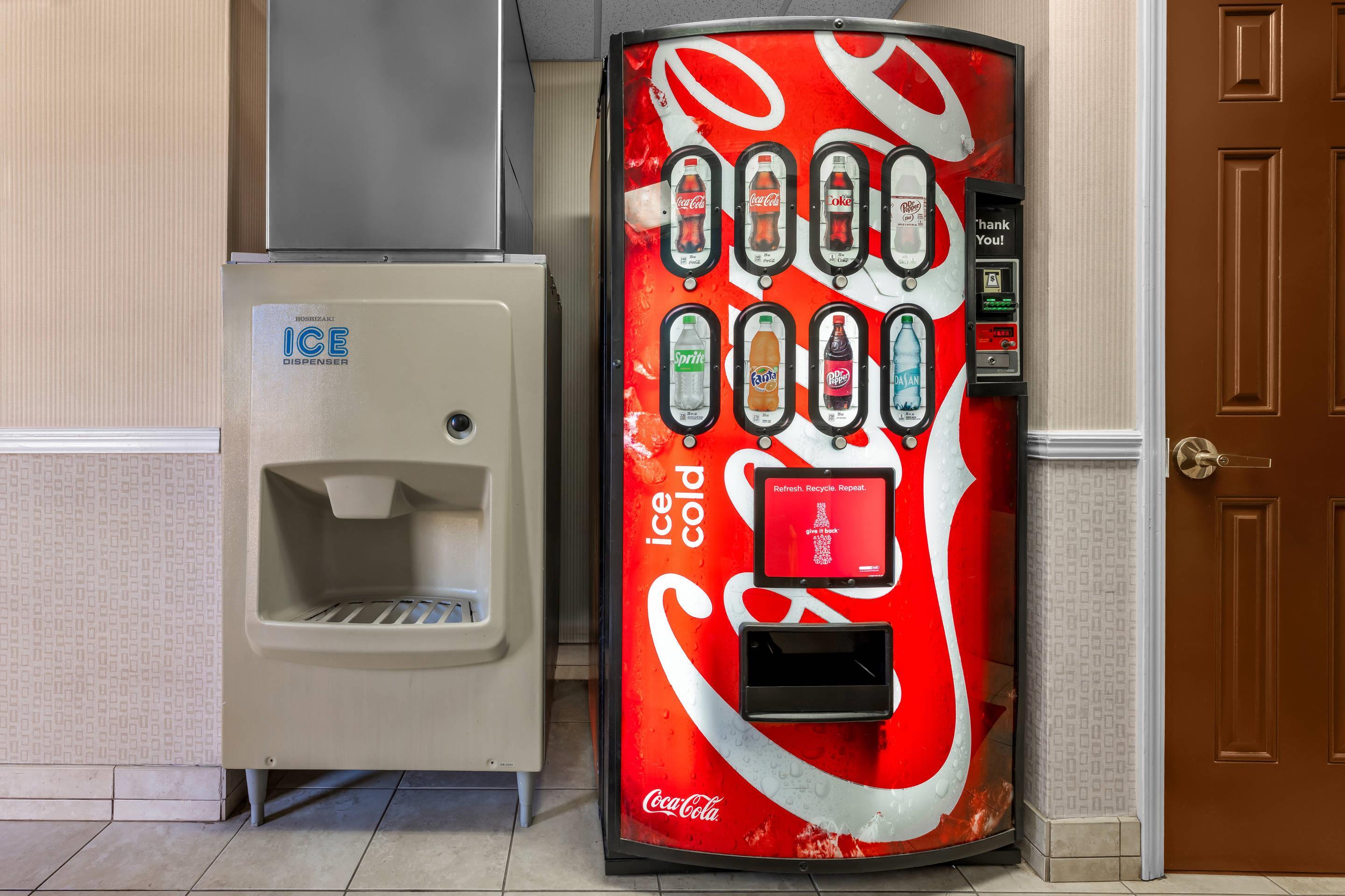 Hotel vending area | Quality Inn Alexander City