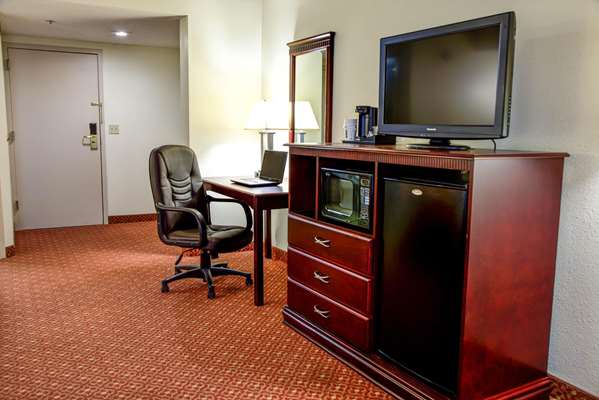 Suite - Comfort Inn Homewood - I-65, Exit 256A