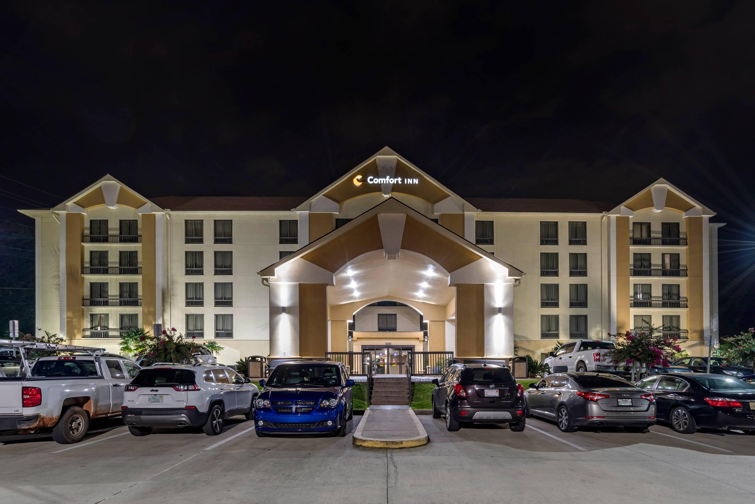 Hotel at night | Comfort Inn Birmingham Homewood