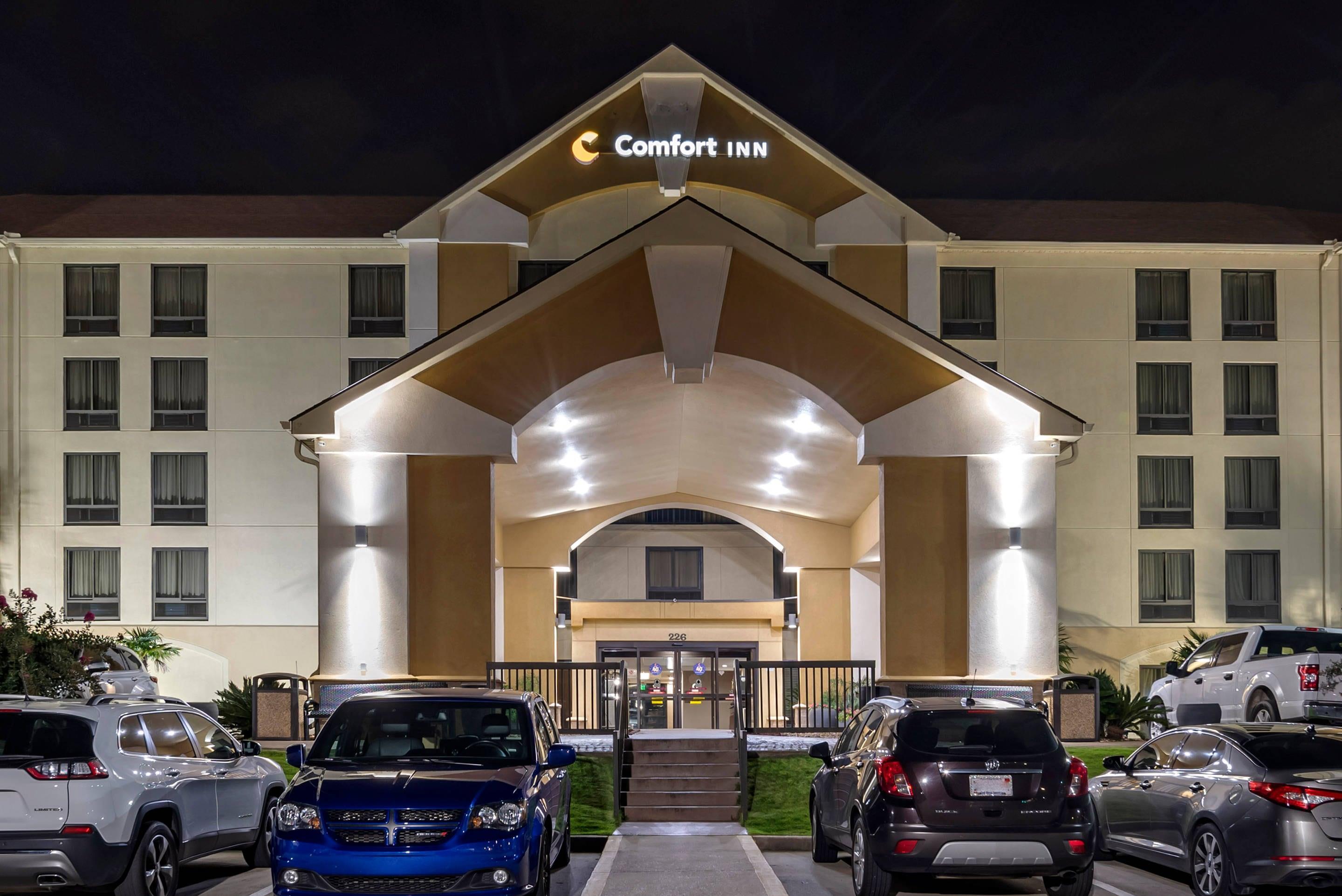 Hotel at night | Comfort Inn Birmingham Homewood