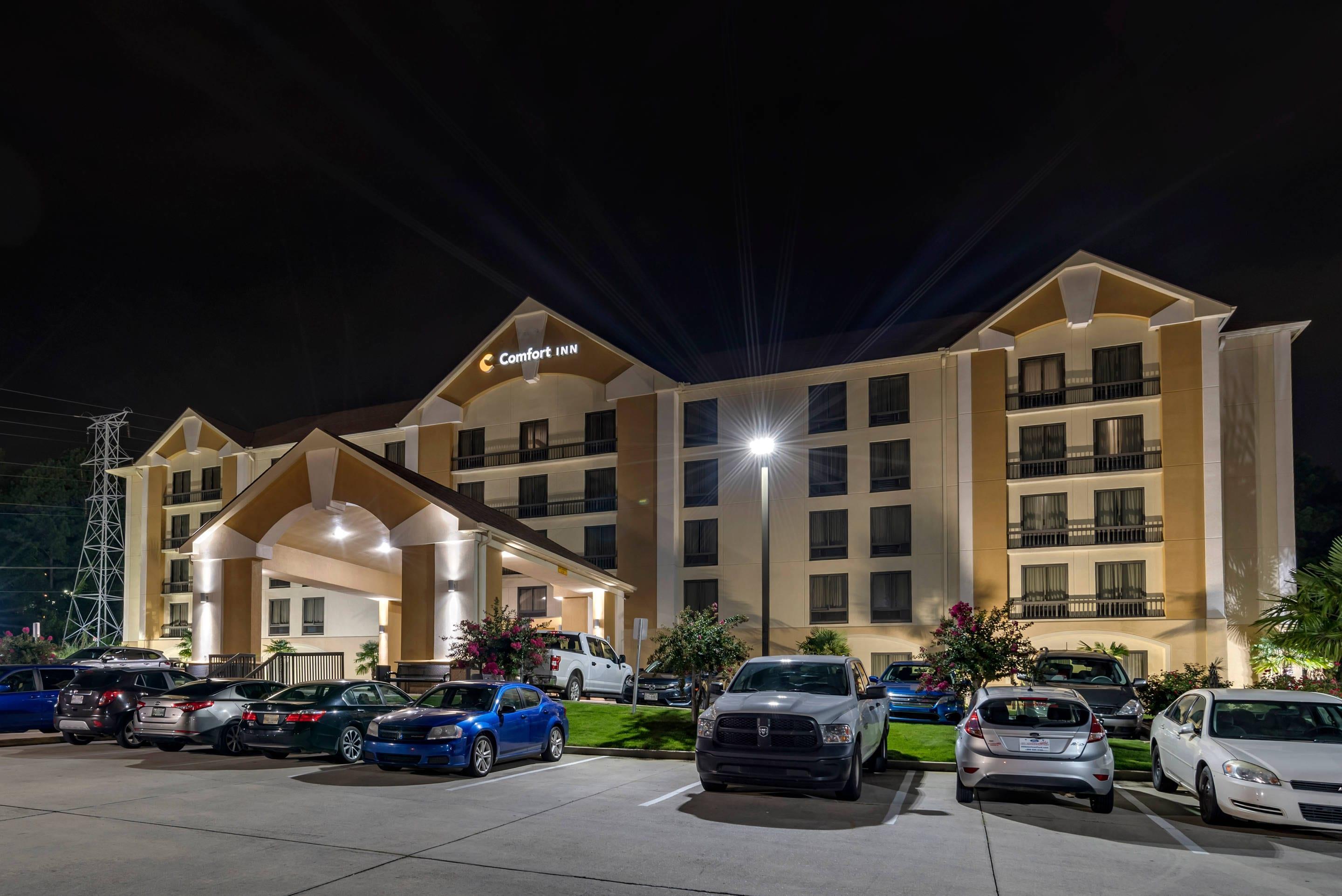 Hotel at night | Comfort Inn Birmingham Homewood