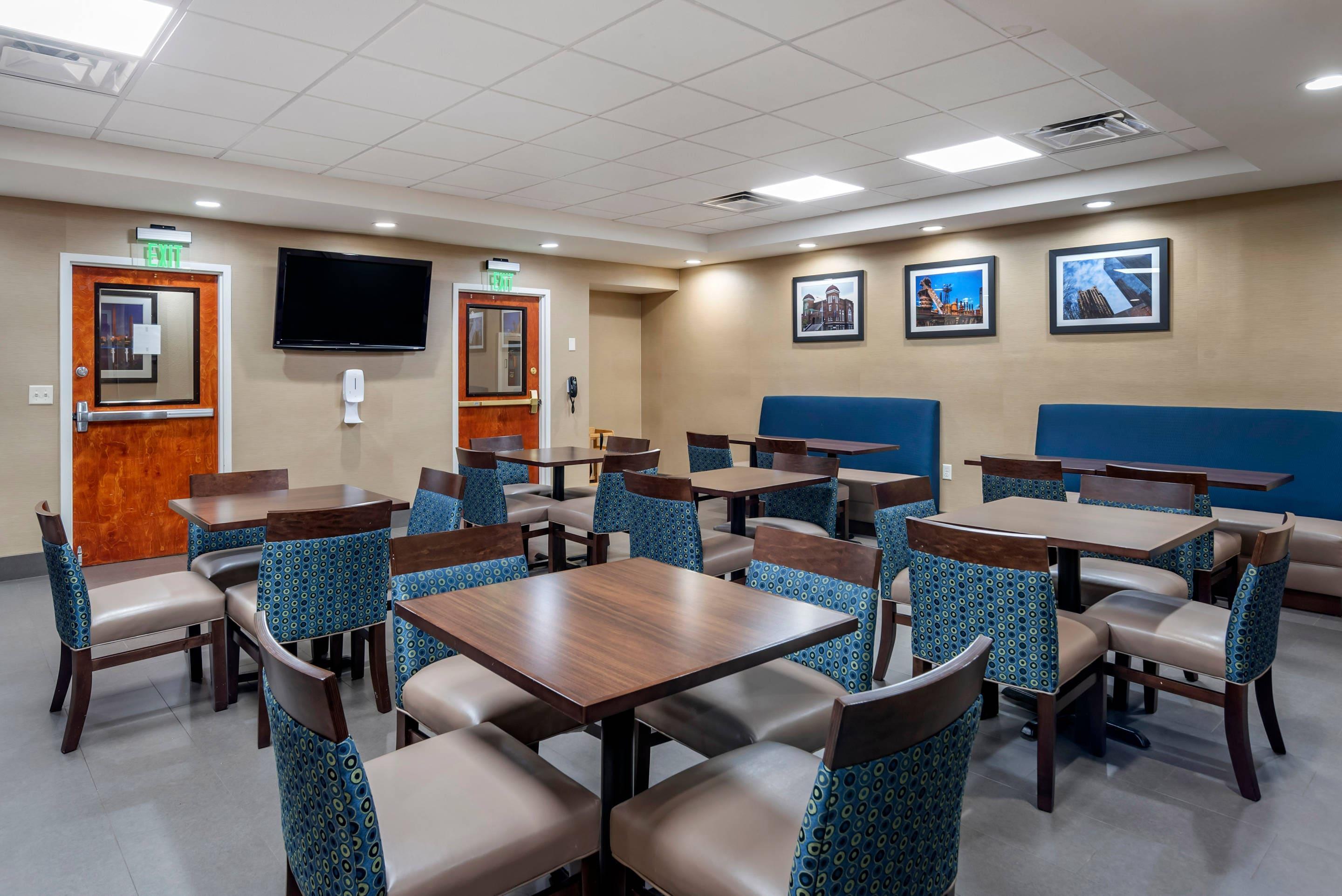 Breakfast area | Comfort Inn Birmingham Homewood