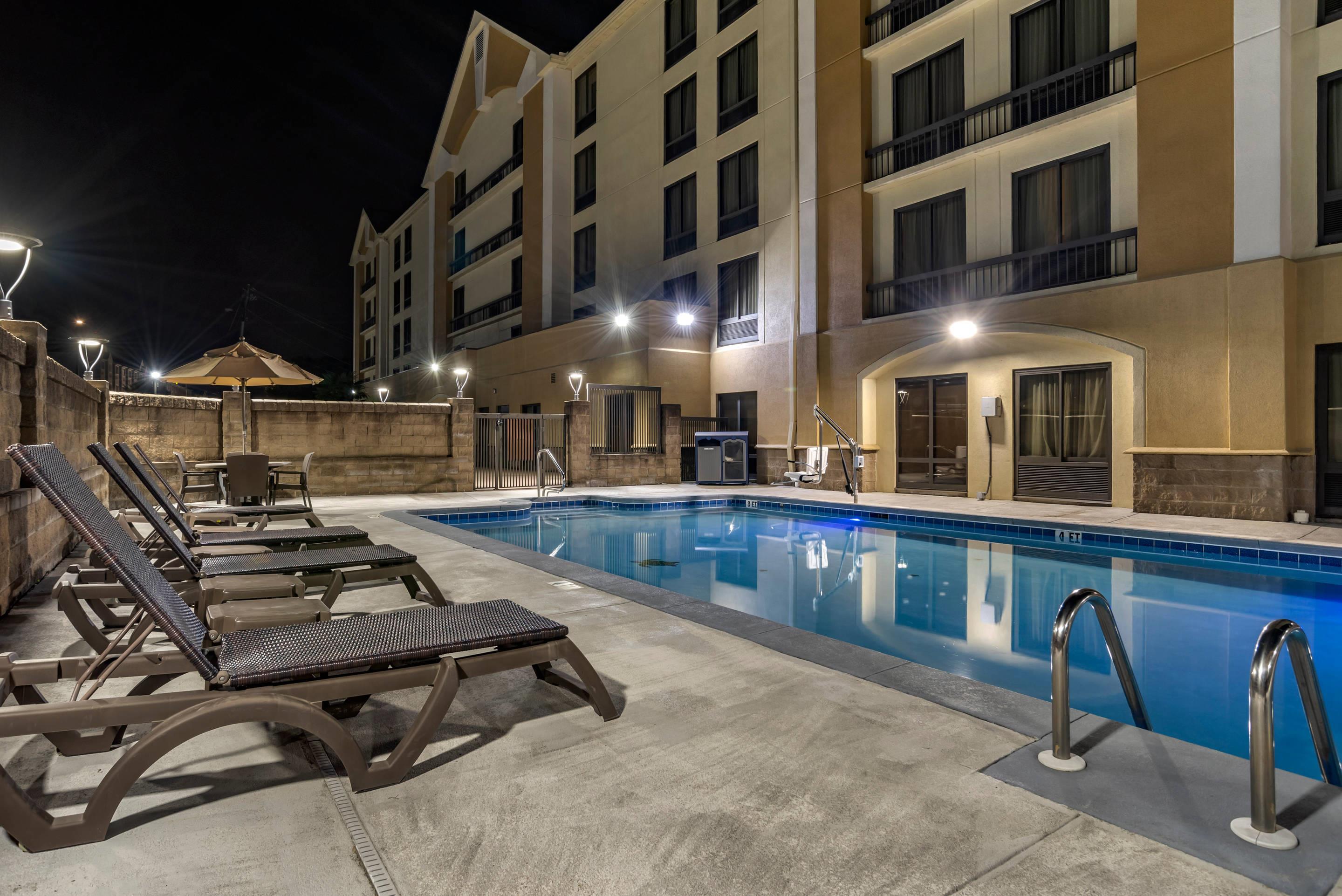 Outdoor pool | Comfort Inn Birmingham Homewood