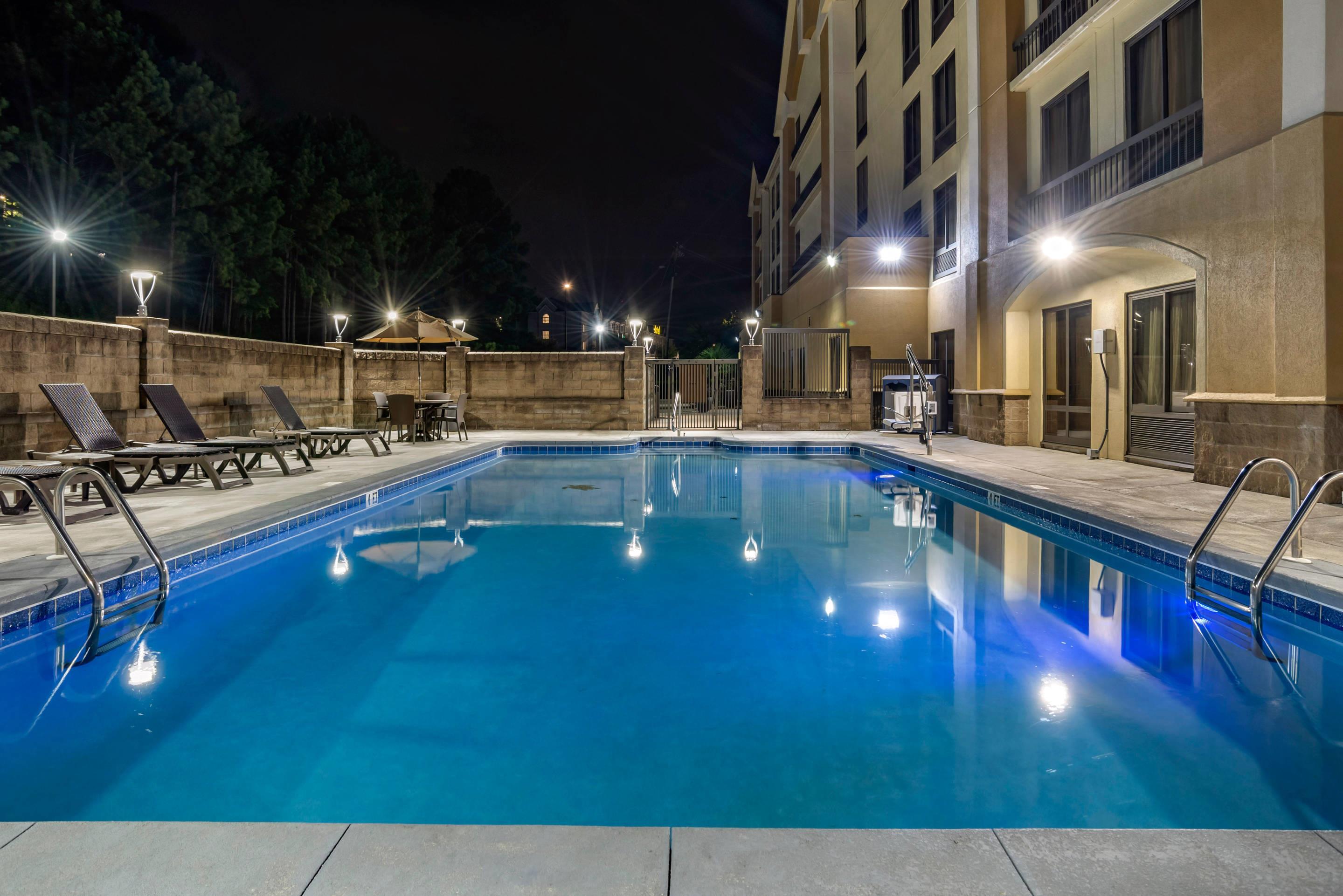 Outdoor pool | Comfort Inn Birmingham Homewood