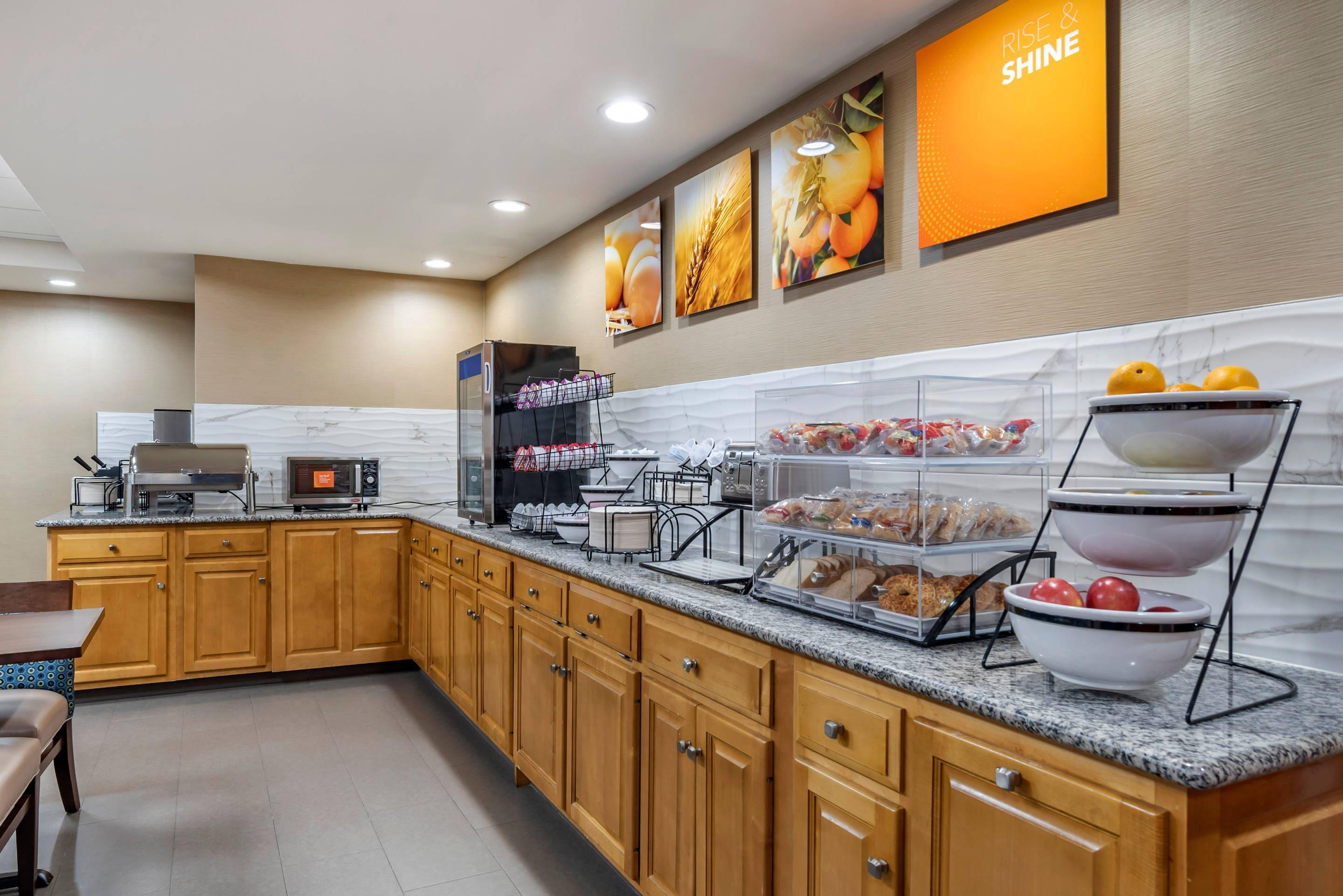 Breakfast counter | Comfort Inn Birmingham Homewood