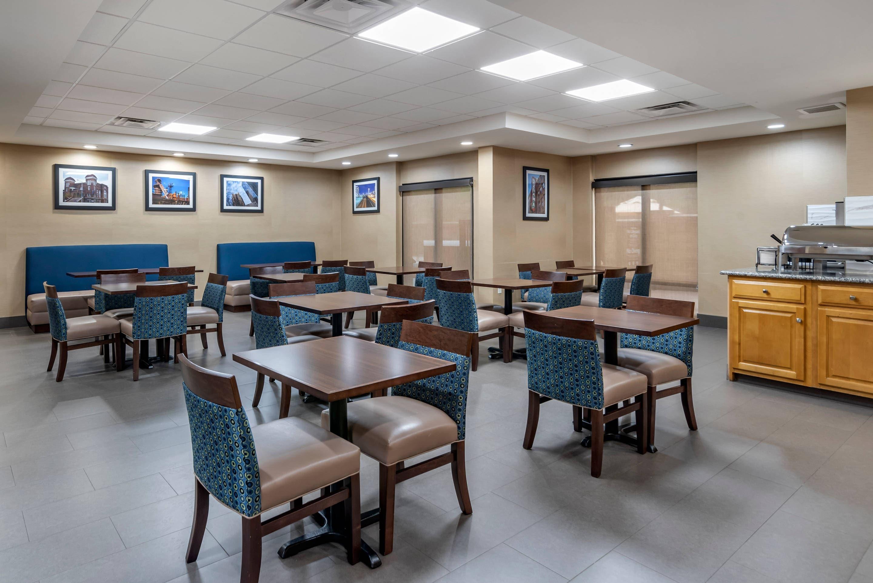Breakfast area | Comfort Inn Birmingham Homewood