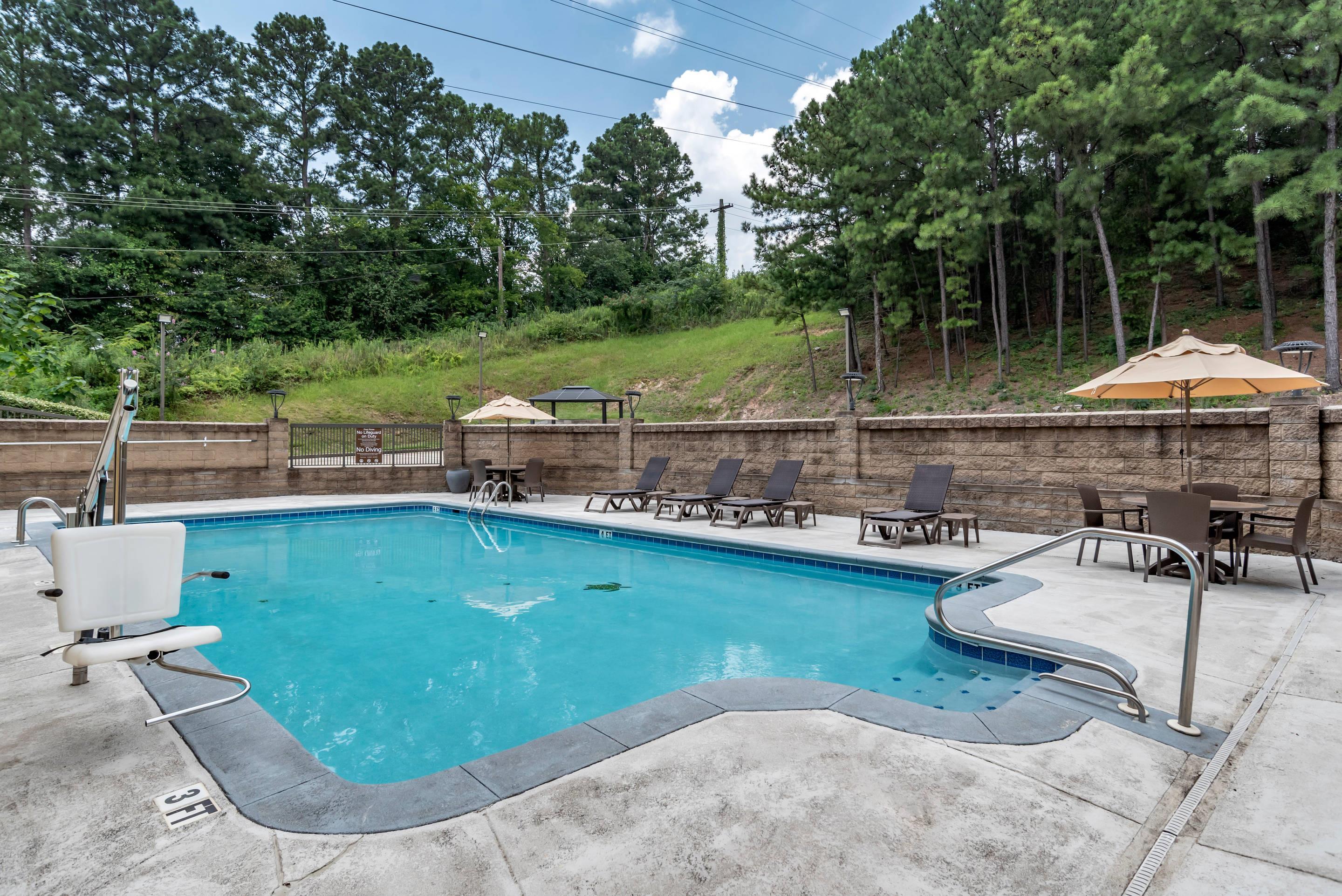 Outdoor pool | Comfort Inn Birmingham Homewood