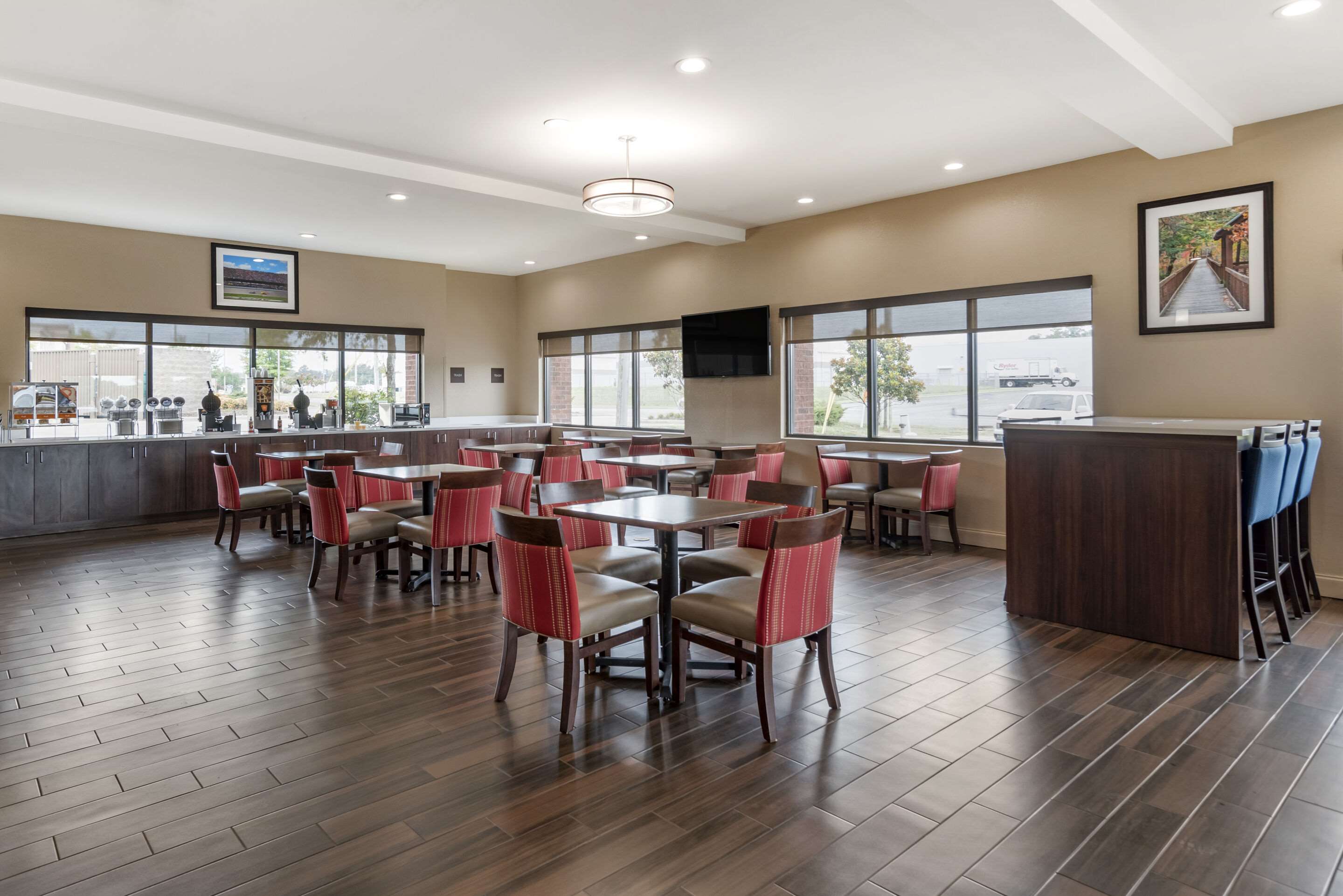 Breakfast area | Comfort Suites Pell City I-20 exit 158