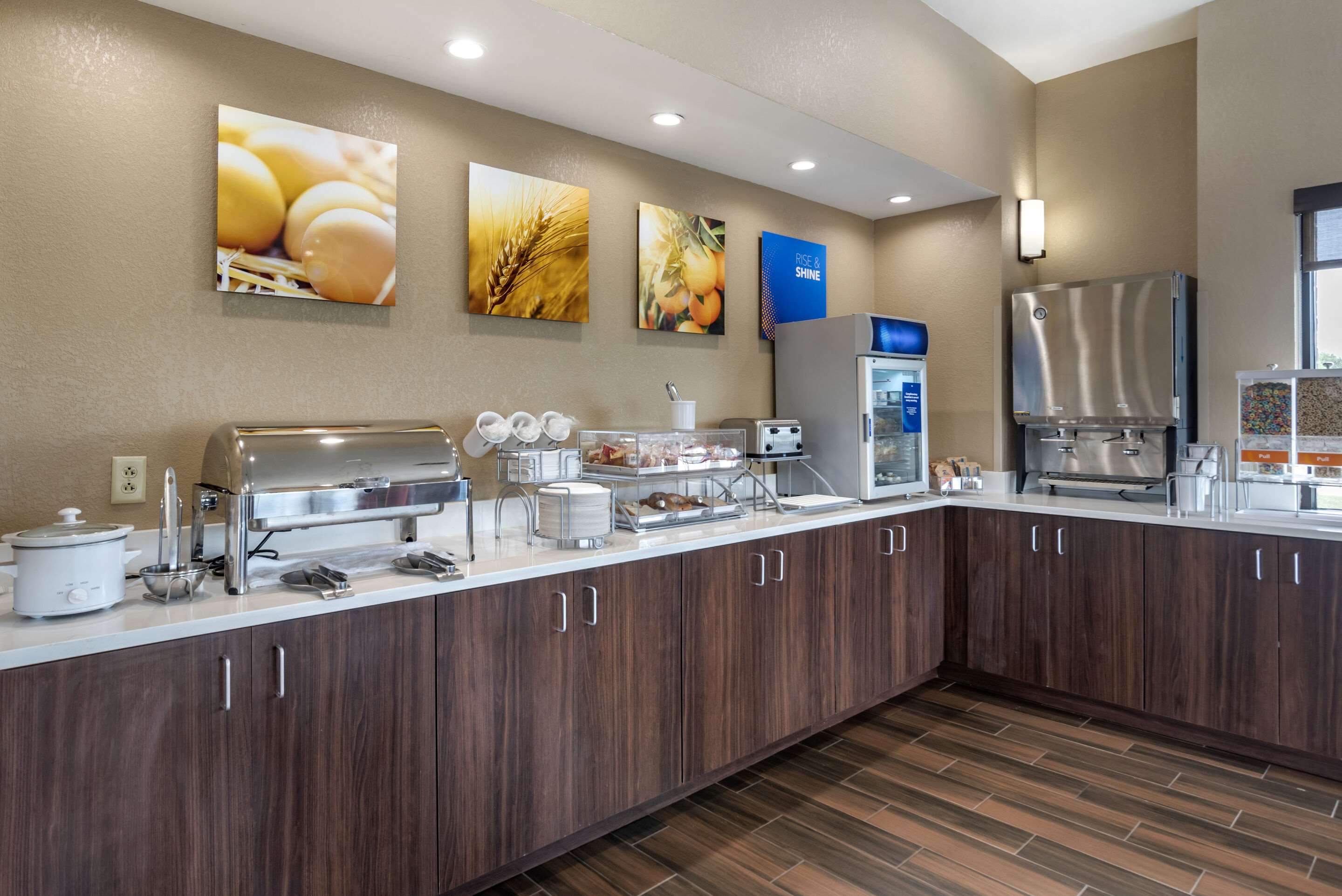 Breakfast area | Comfort Suites Pell City I-20 exit 158