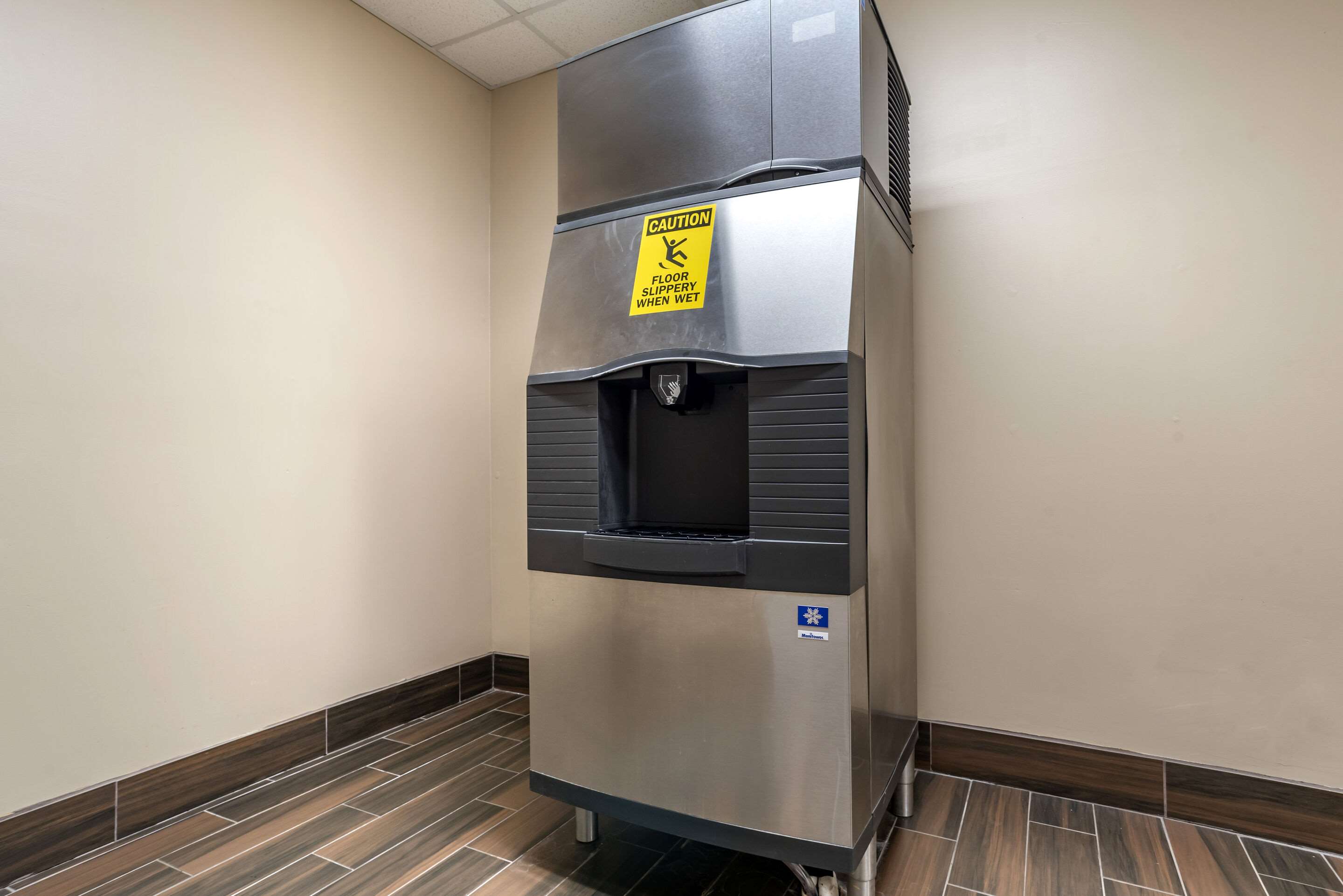 Ice Machine | Comfort Suites Pell City I-20 exit 158