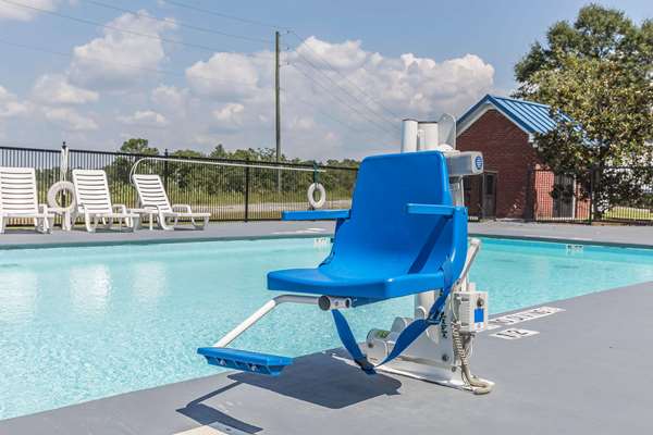 Pool - Quality Inn Calera