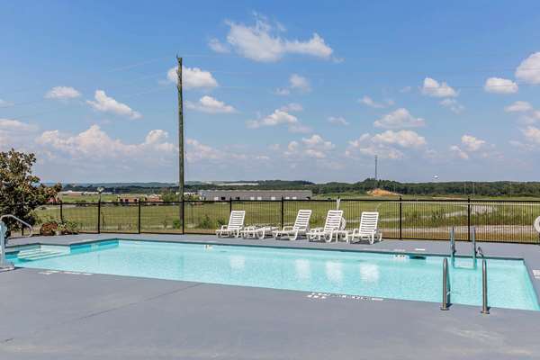 Pool - Quality Inn Calera