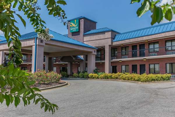 Exterior view - Quality Inn Calera
