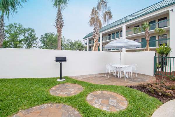 Pool - Econo Lodge Inn & Suites Foley