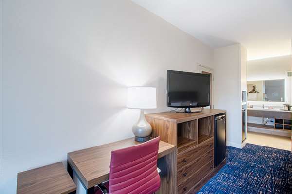  - Econo Lodge Inn & Suites Foley