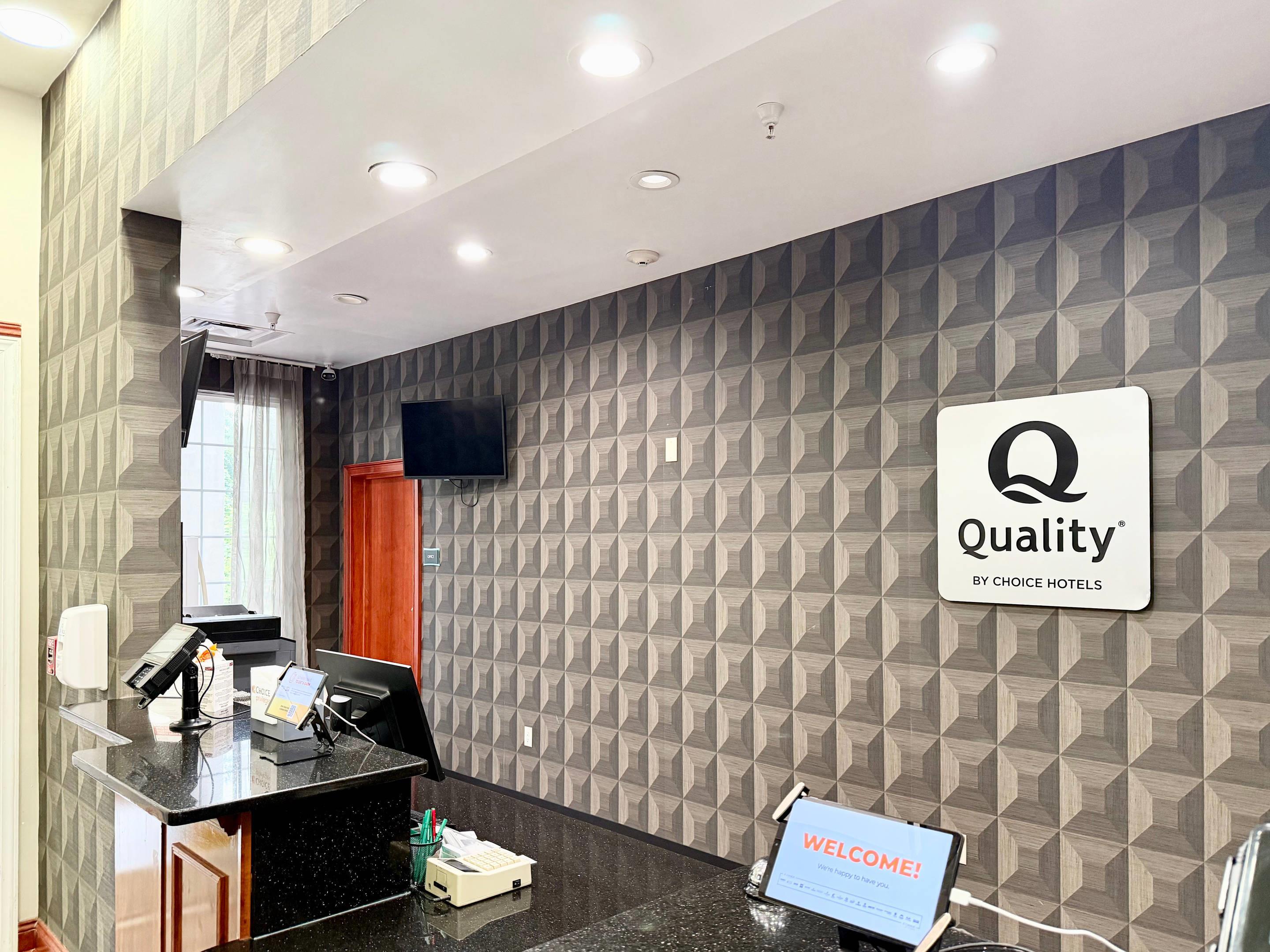 Front desk | Quality Inn & Suites Greenville I-65