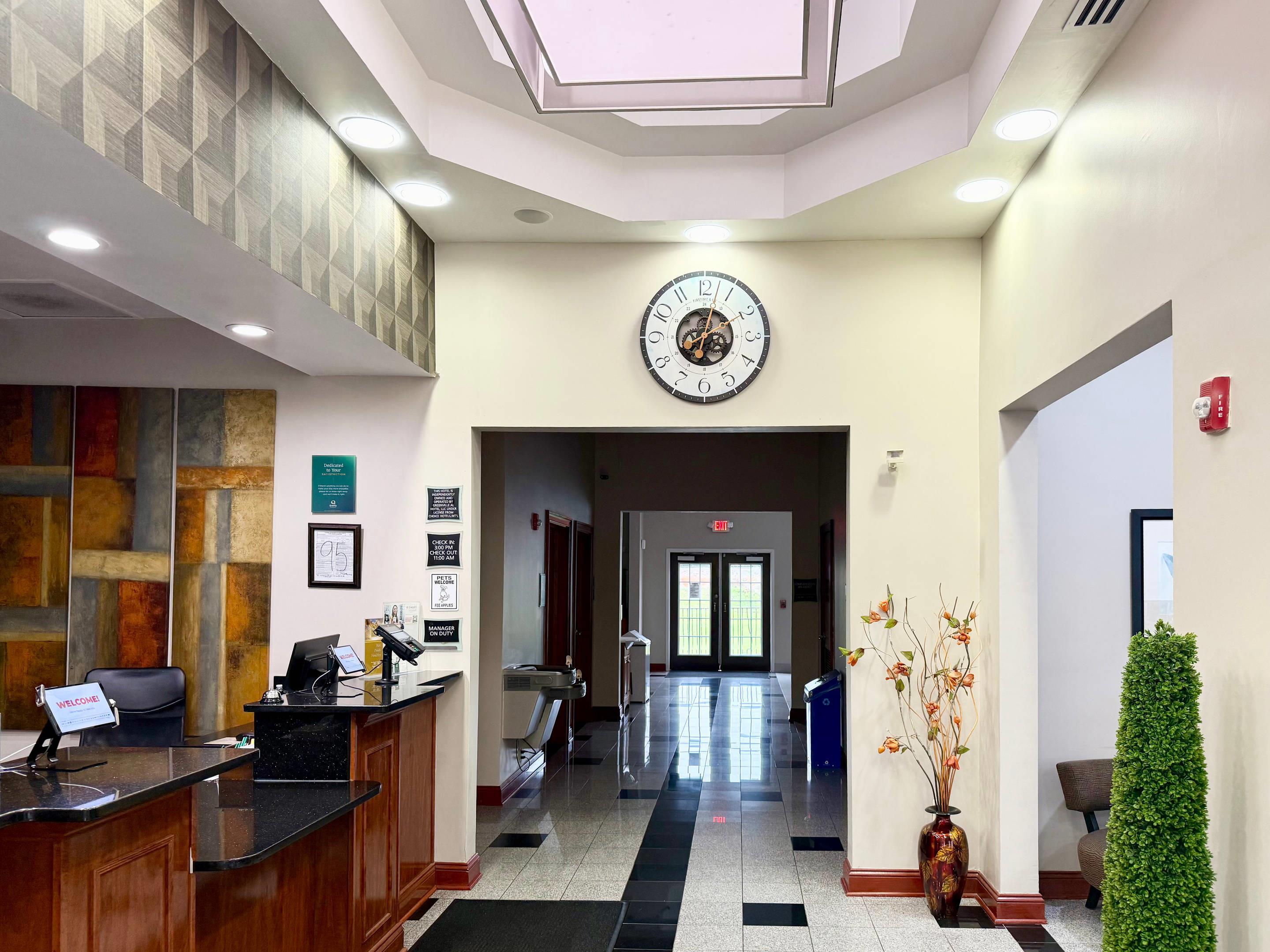Front desk | Quality Inn & Suites Greenville I-65