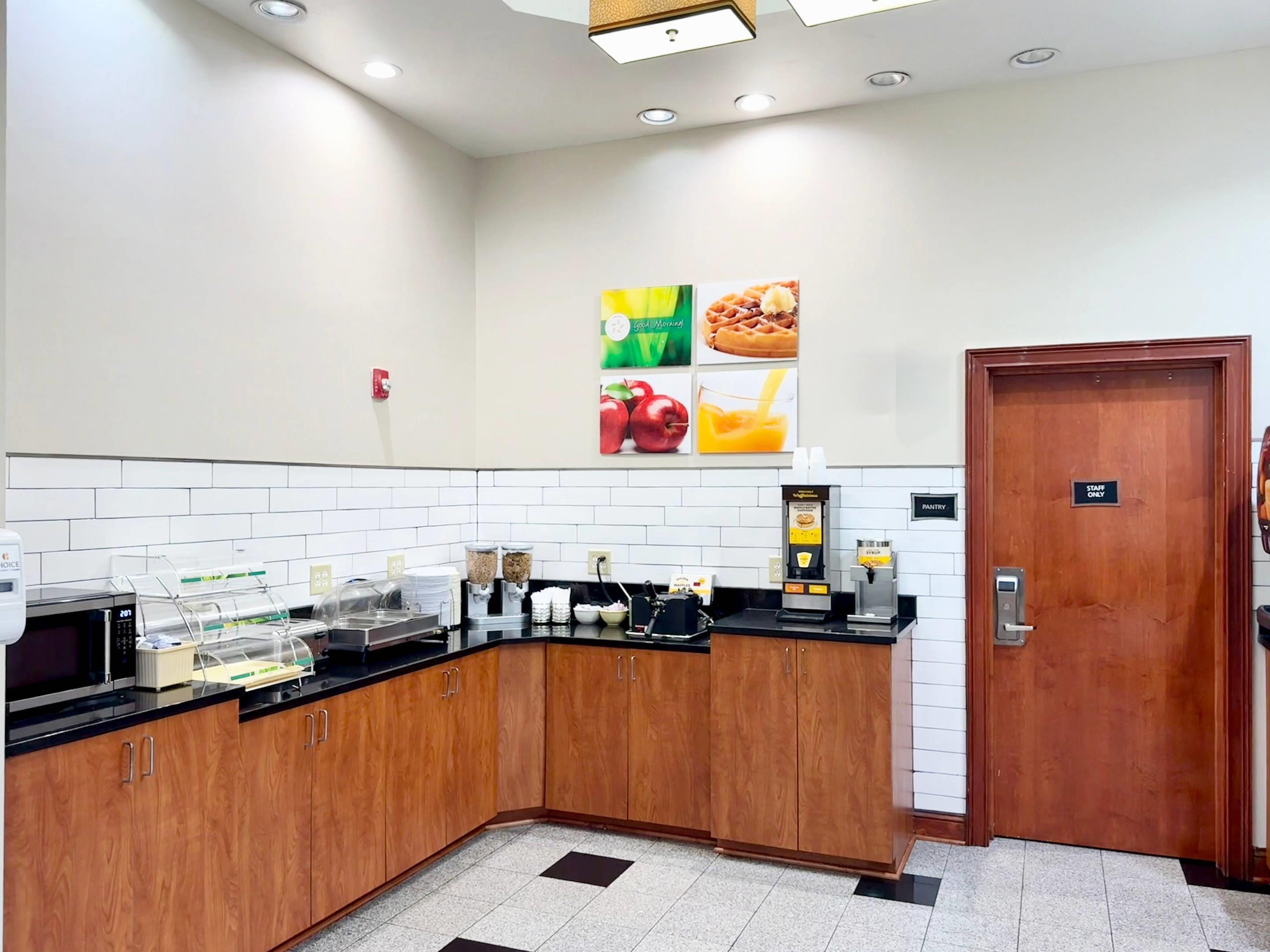 Breakfast area | Quality Inn & Suites Greenville I-65