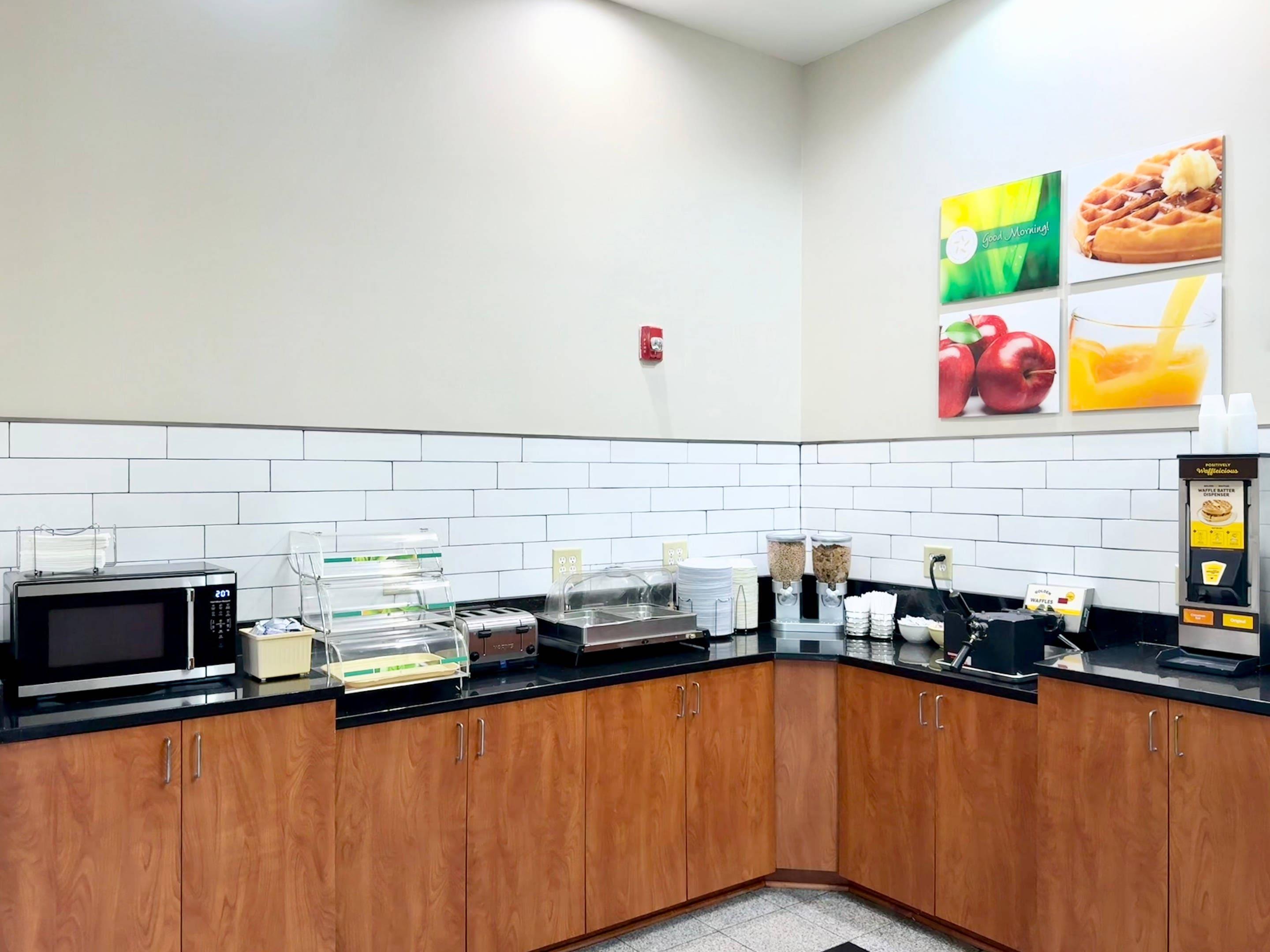 Breakfast area | Quality Inn & Suites Greenville I-65