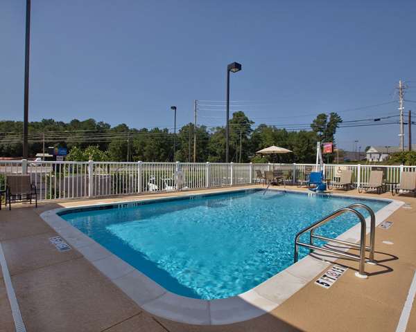 Pool - Comfort Inn & Suites Dothan