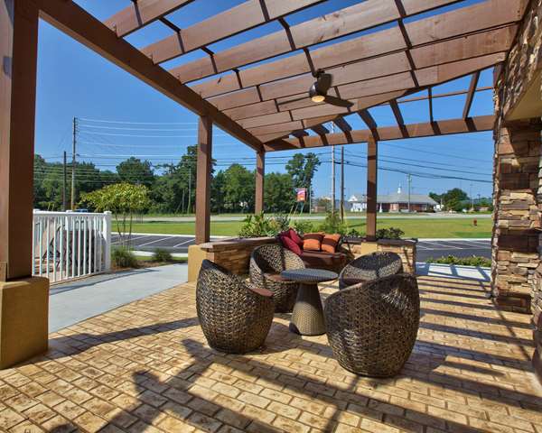 Pool - Comfort Inn & Suites Dothan