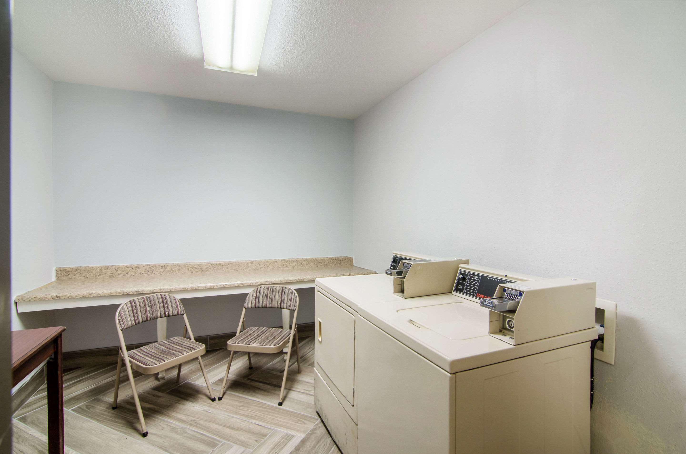 Guest laundry facilities | Quality Inn near University of Mobile