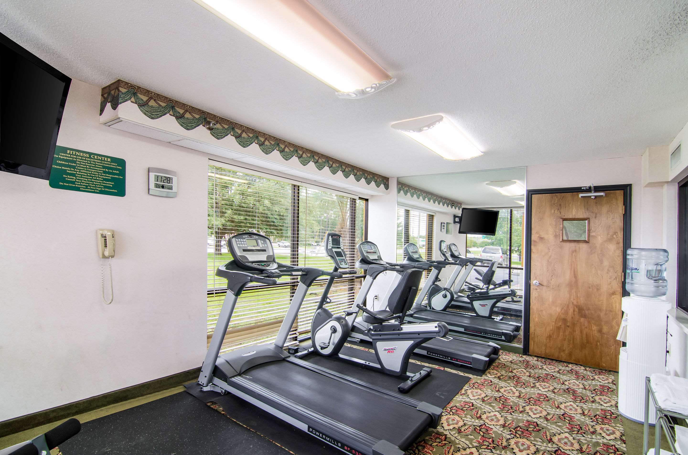 Exercise room | Quality Inn near University of Mobile