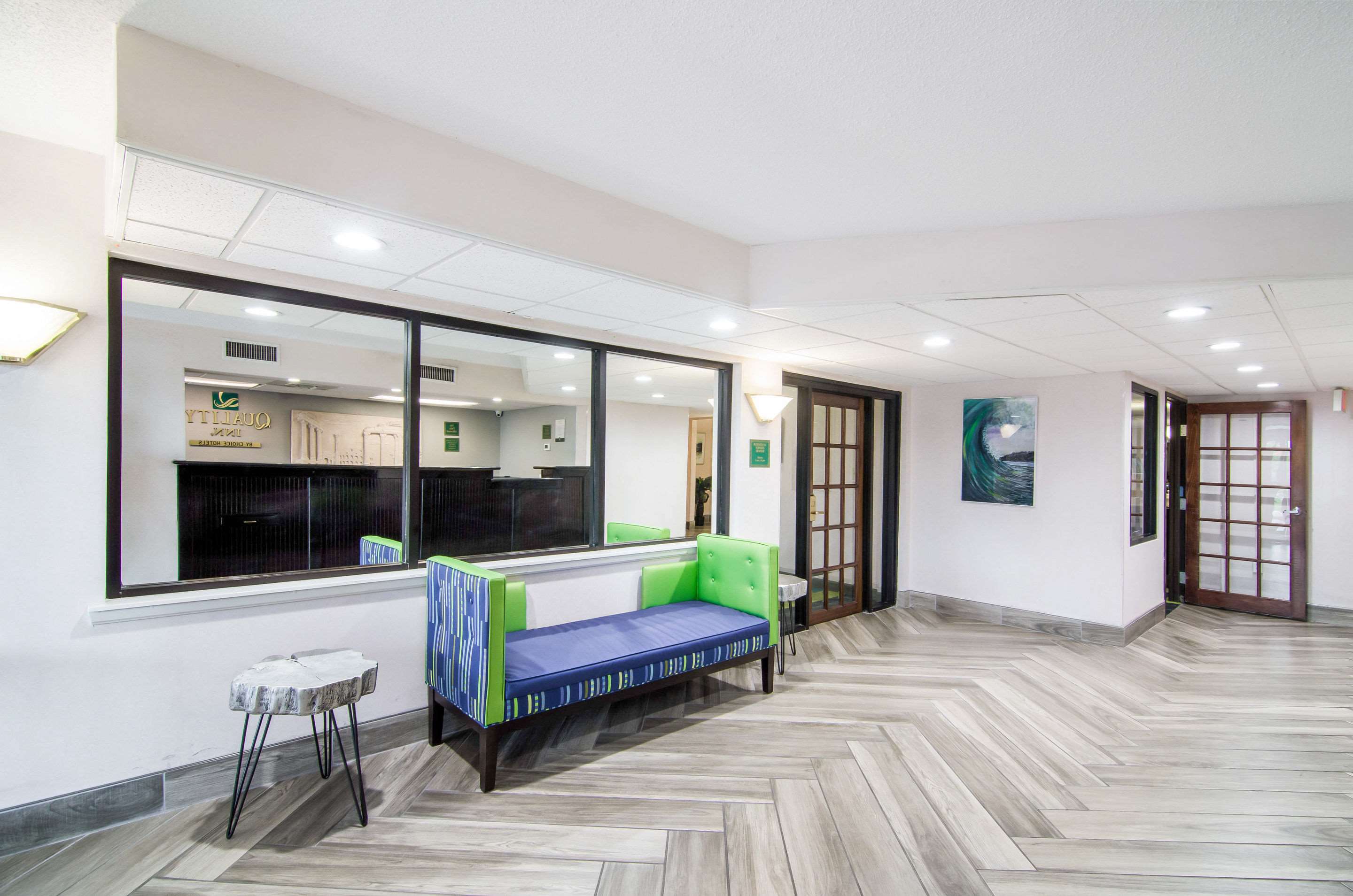 Hotel lobby | Quality Inn near University of Mobile