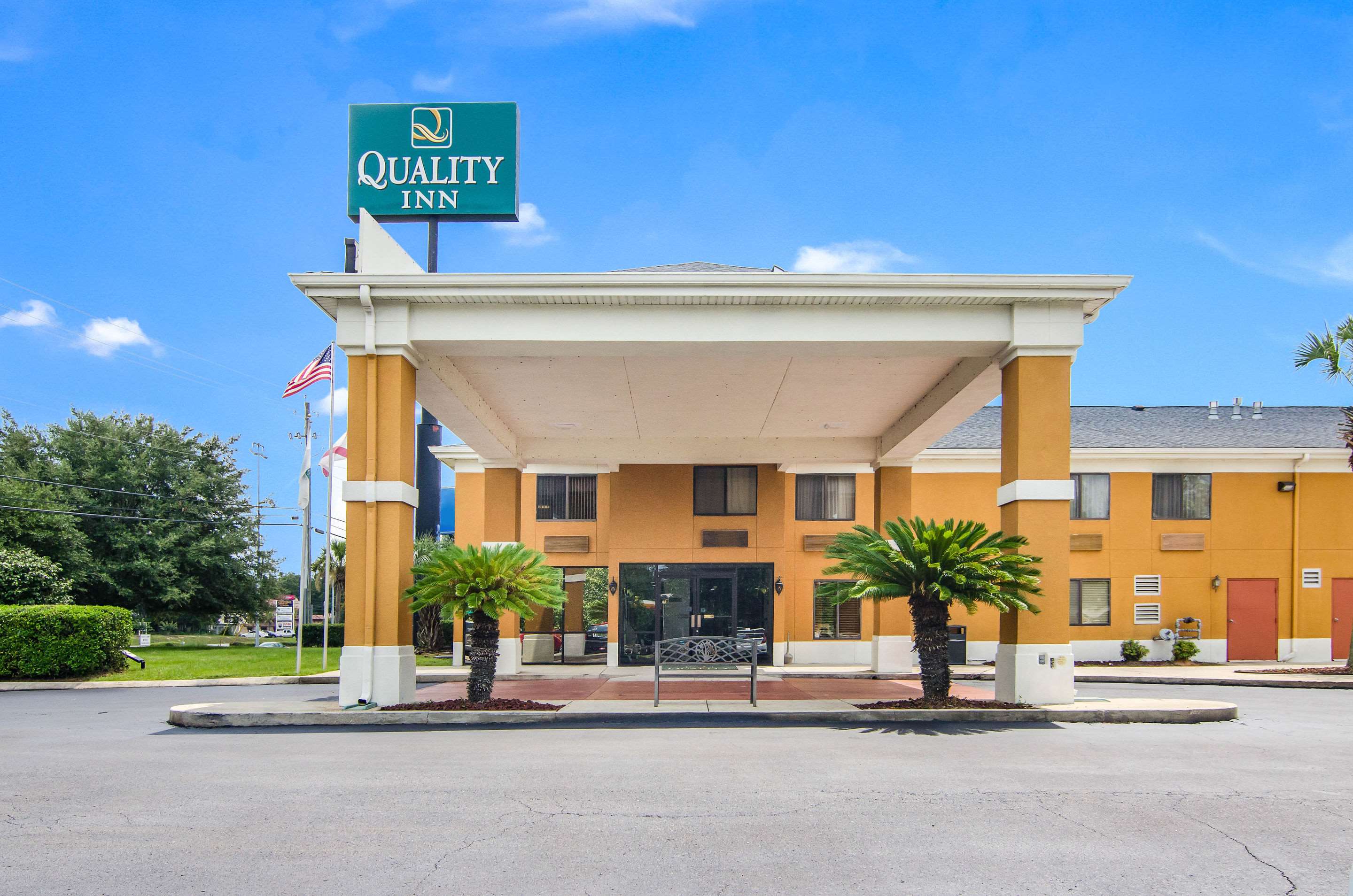 Hotel exterior | Quality Inn near University of Mobile